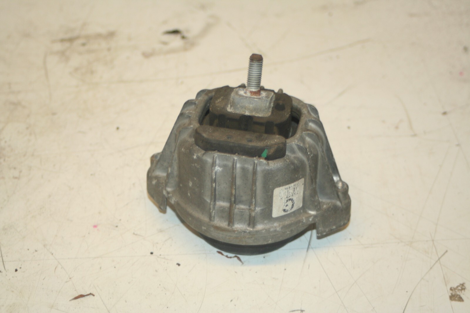 (95) 2010 BMW 1 SERIES E82. ENGINE MOUNT - Image 3