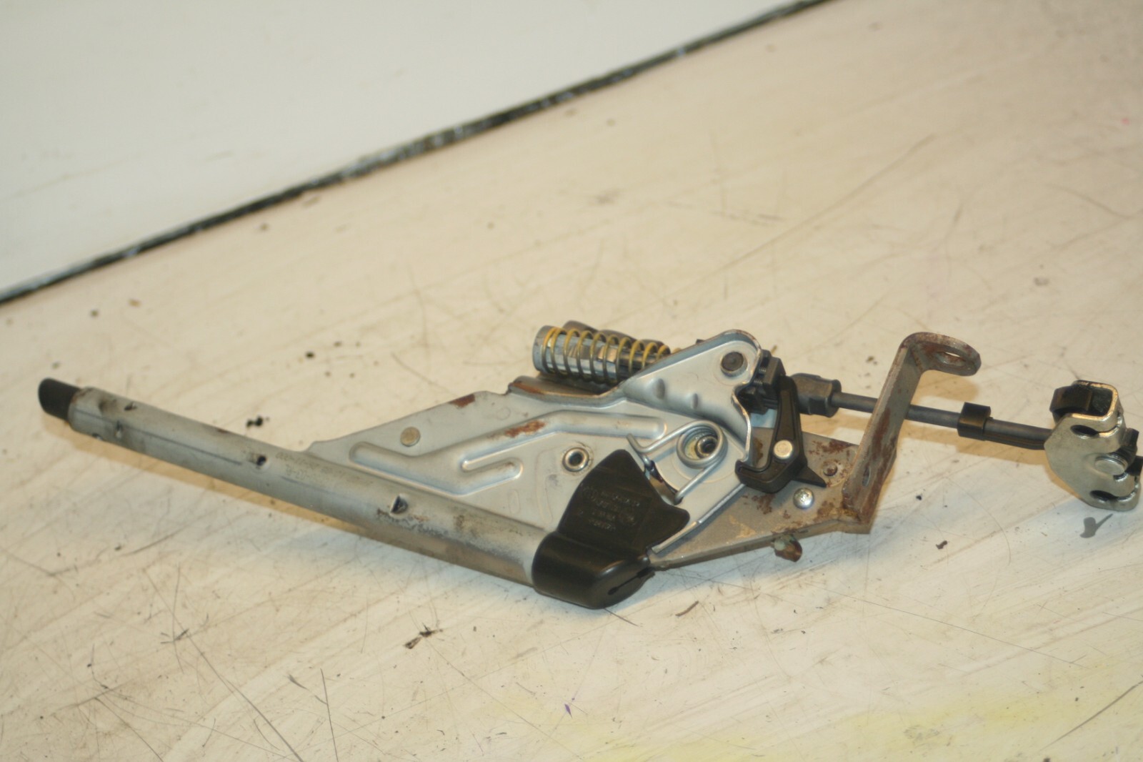 (95) 2010 BMW 1 SERIES E82. HANDBRAKE LEVER HANDLE - Image 4