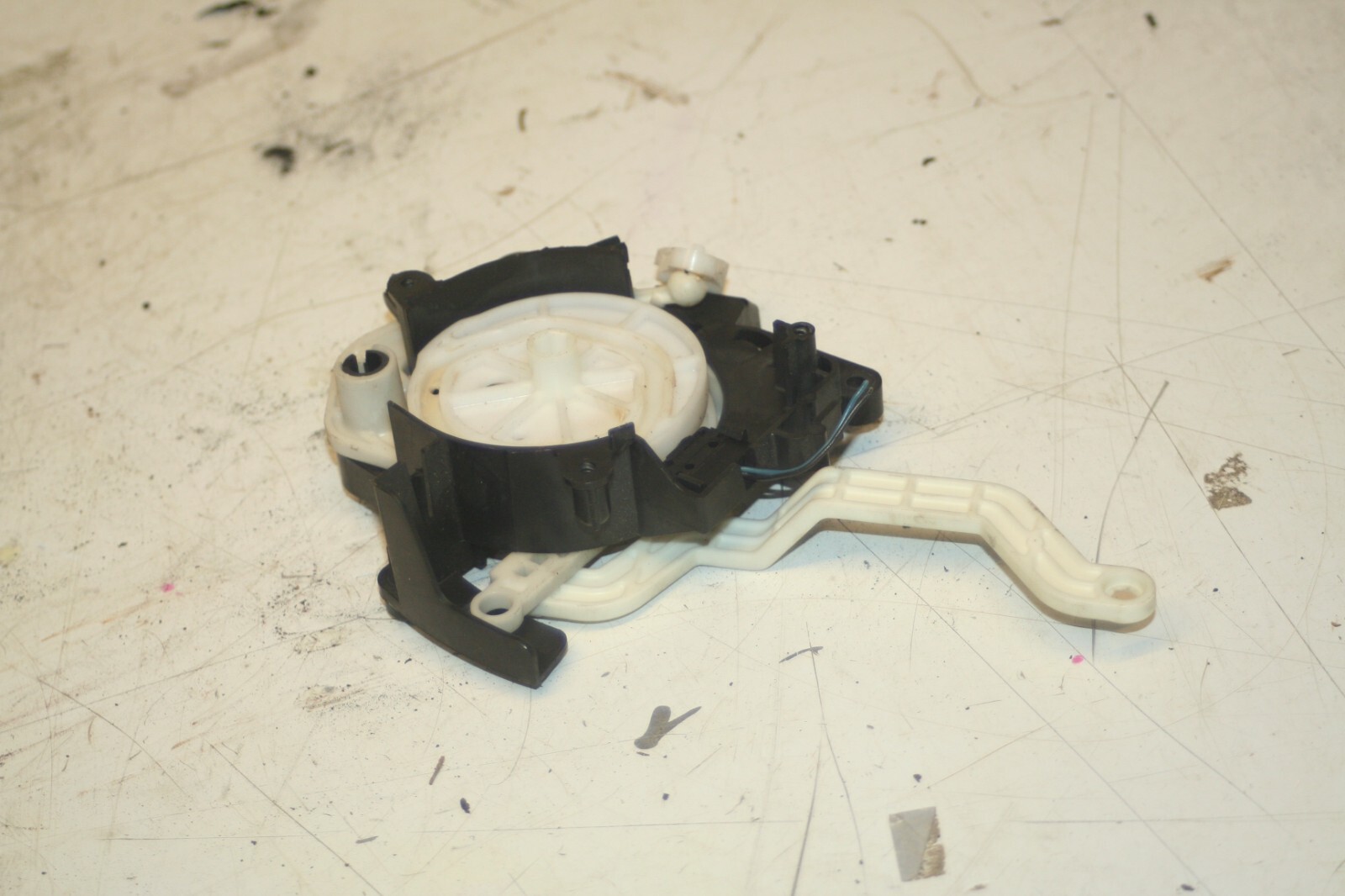 (95) 2010 BMW 1 SERIES E82. HEATER CONTROL FLAP ACTUATOR GUIDE - Image 2