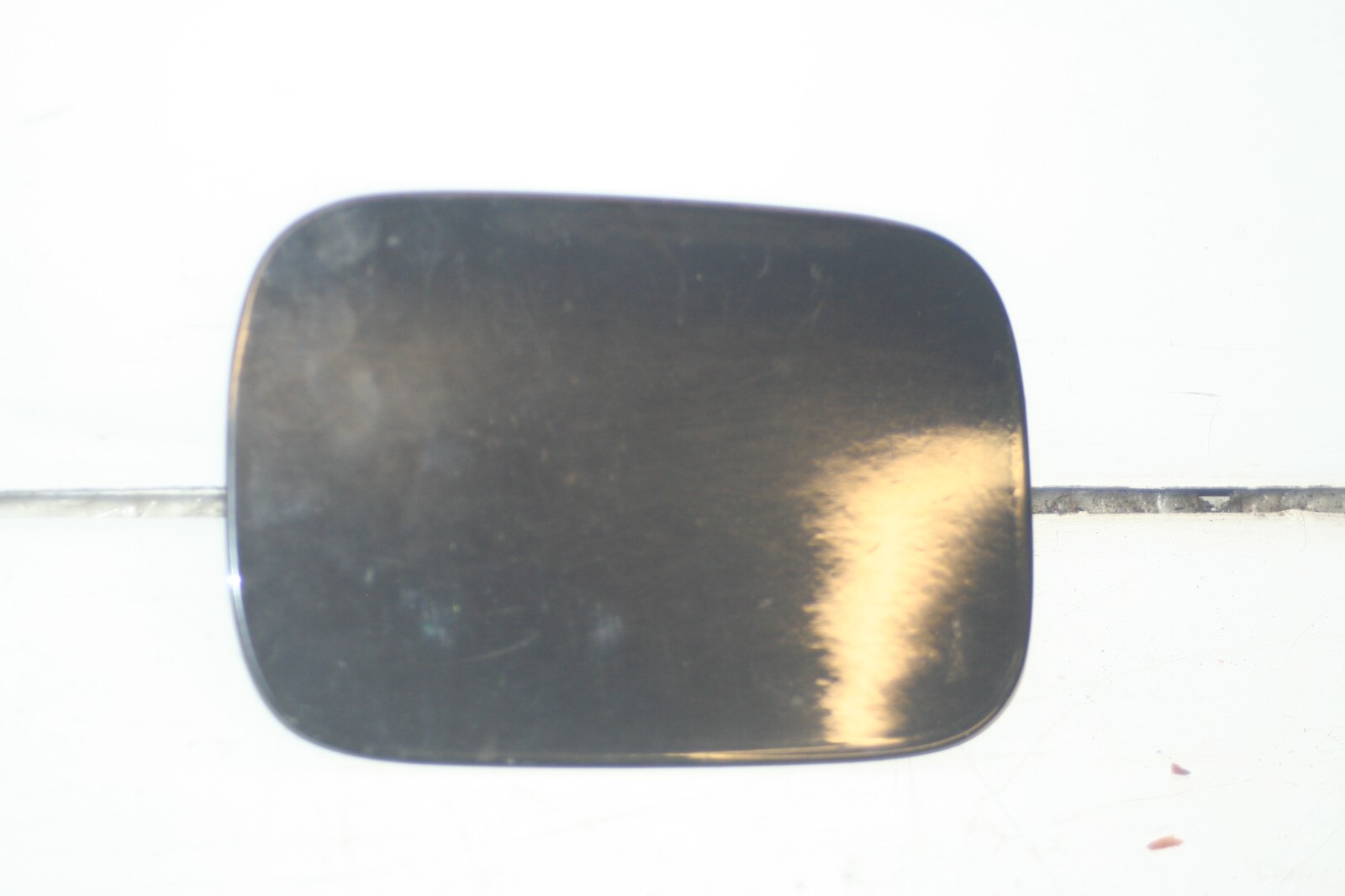 (95) 2010 BMW 1 SERIES E82. FUEL FLAP CAP COVER IN BLACK