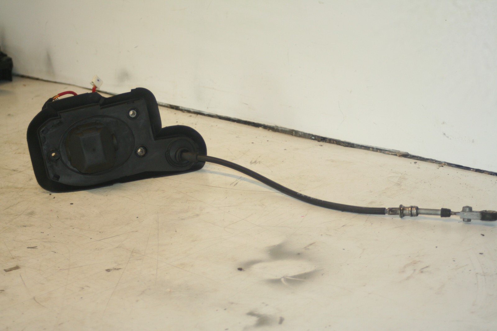 (95) 2010 BMW 1 SERIES E82. AUTOMATIC GEAR SELECTOR - Image 3