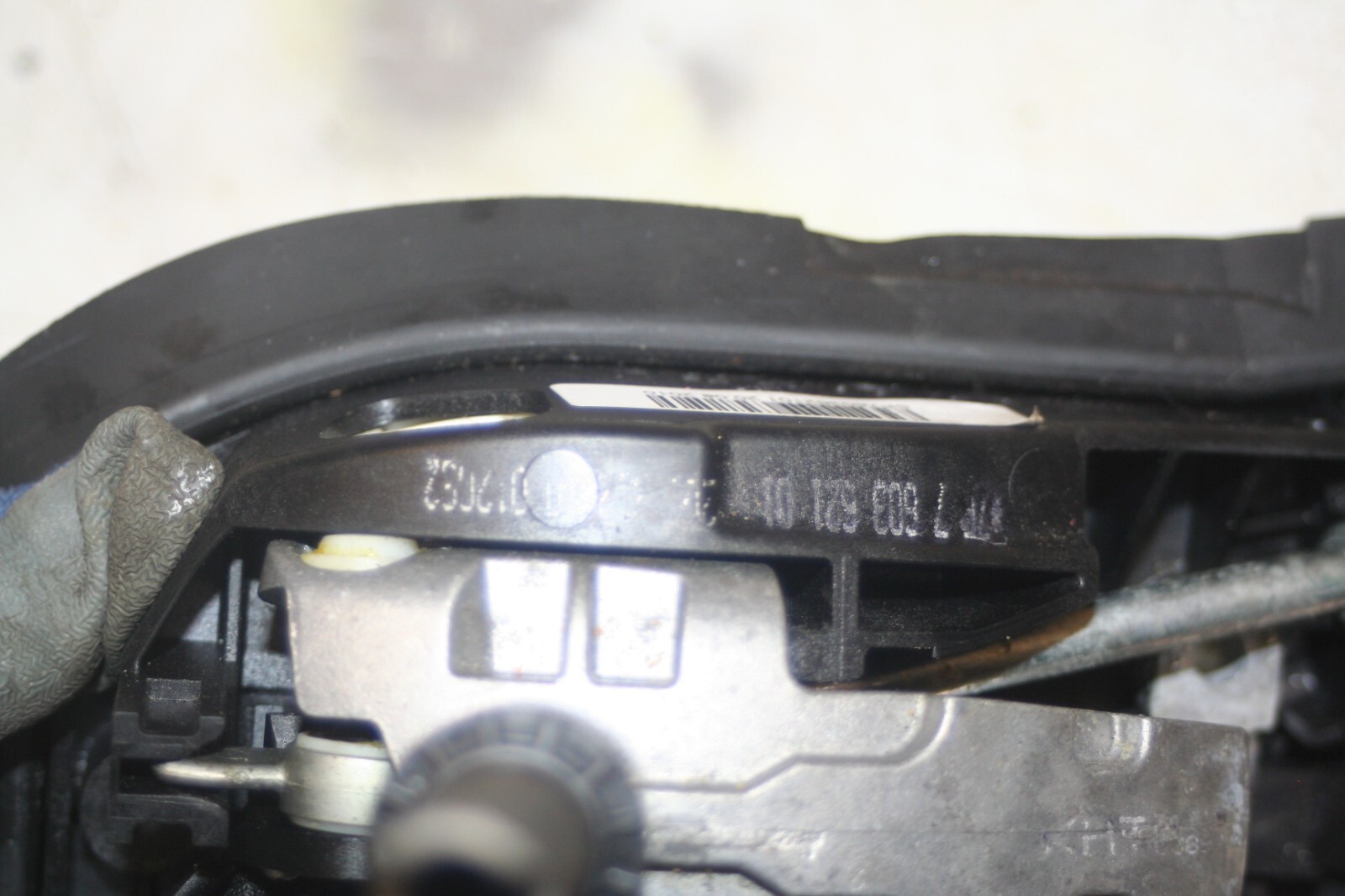 (95) 2010 BMW 1 SERIES E82. AUTOMATIC GEAR SELECTOR - Image 5