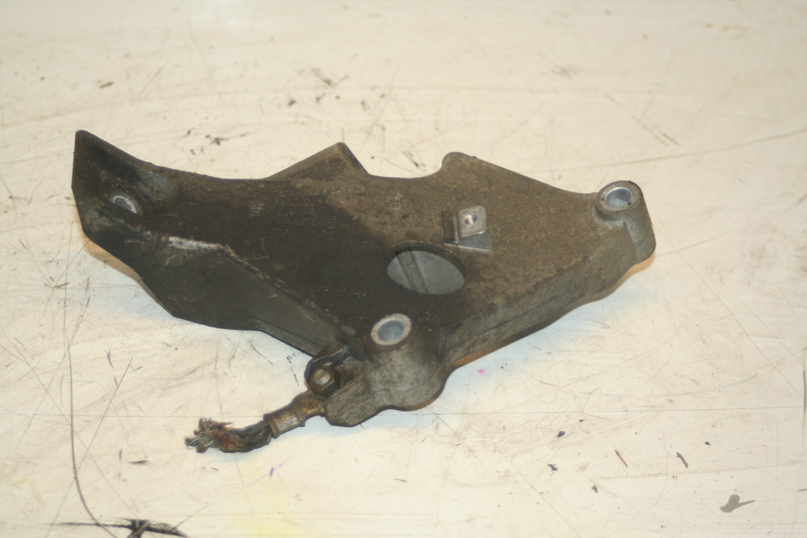 (95) 2010 BMW 1 SERIES E82. ENGINE MOUNT FRAME