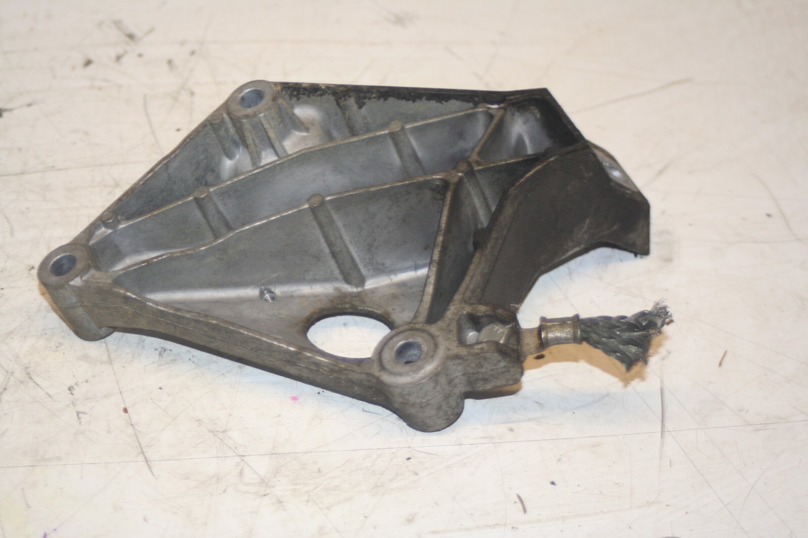 (95) 2010 BMW 1 SERIES E82. ENGINE MOUNT FRAME - Image 3