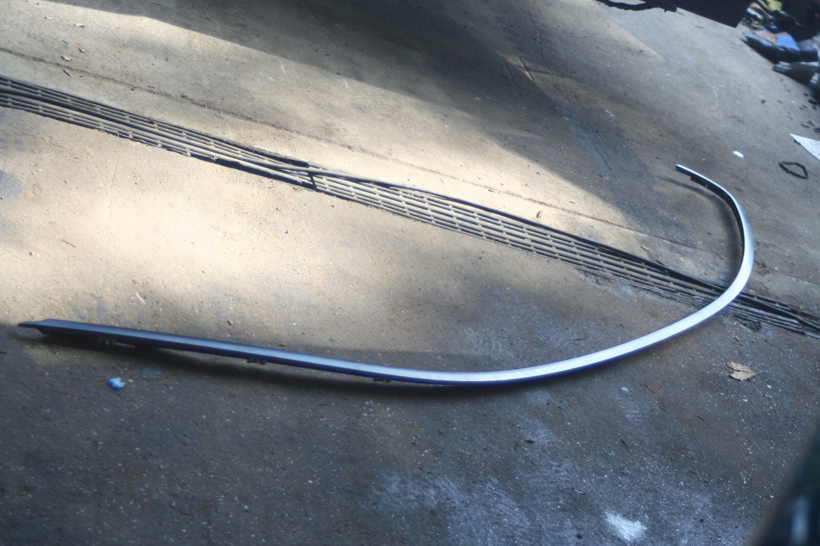 (95) 2010 BMW 1 SERIES E82. SIDE CAR TRIM DRIVER SIDE FRAME WINDOW - Image 2