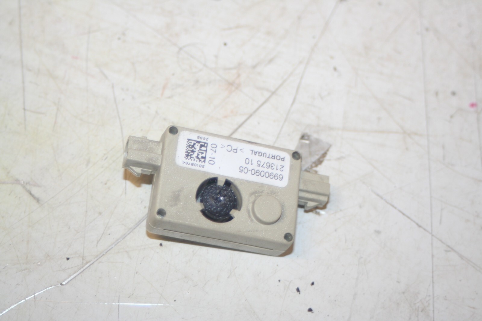(95) 2010 BMW 1 SERIES E82. 6990090 ANTENNA TRAP CIRCUIT MODULE - Image 3