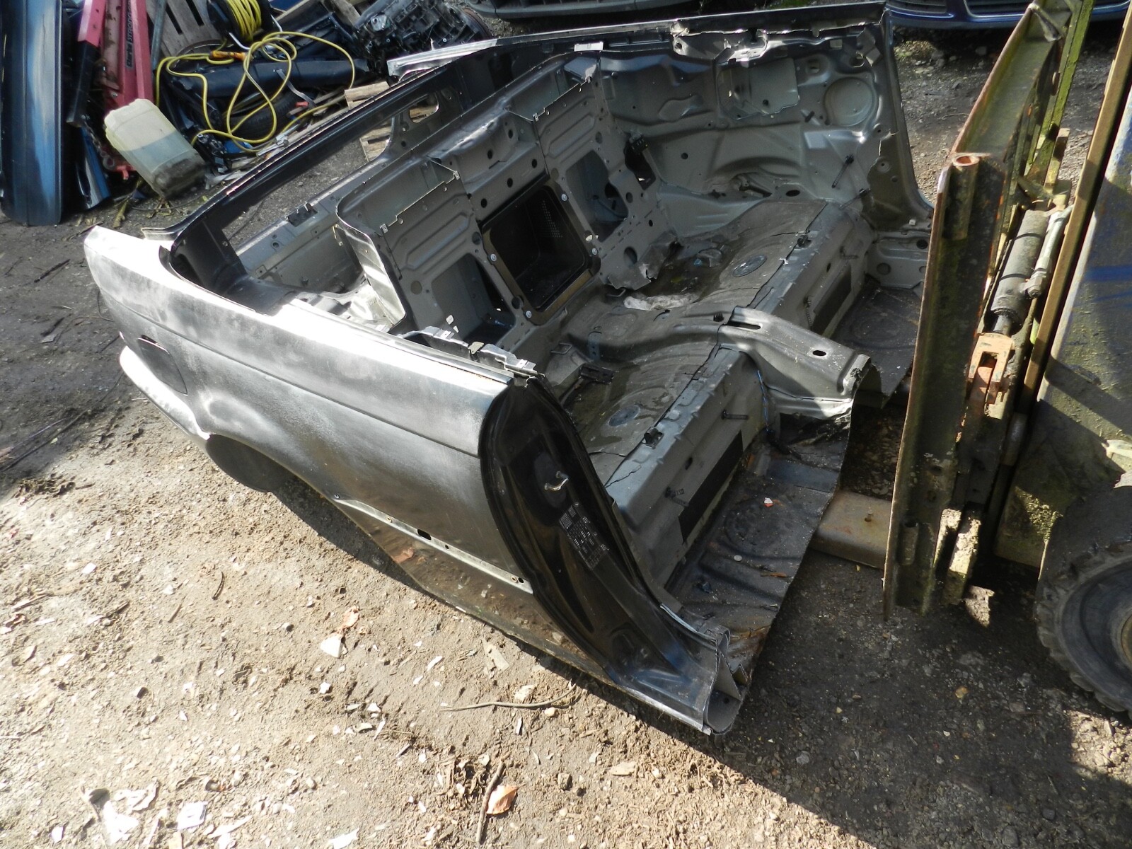 143. 2003 BMW 318Ci E46 CONVERTIBLE. REAR END CUT QUARTER PANELS, PAINT BAD