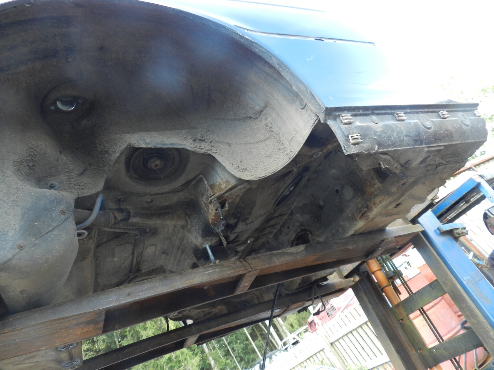 143. 2003 BMW 318Ci E46 CONVERTIBLE. REAR END CUT QUARTER PANELS, PAINT BAD - Image 2