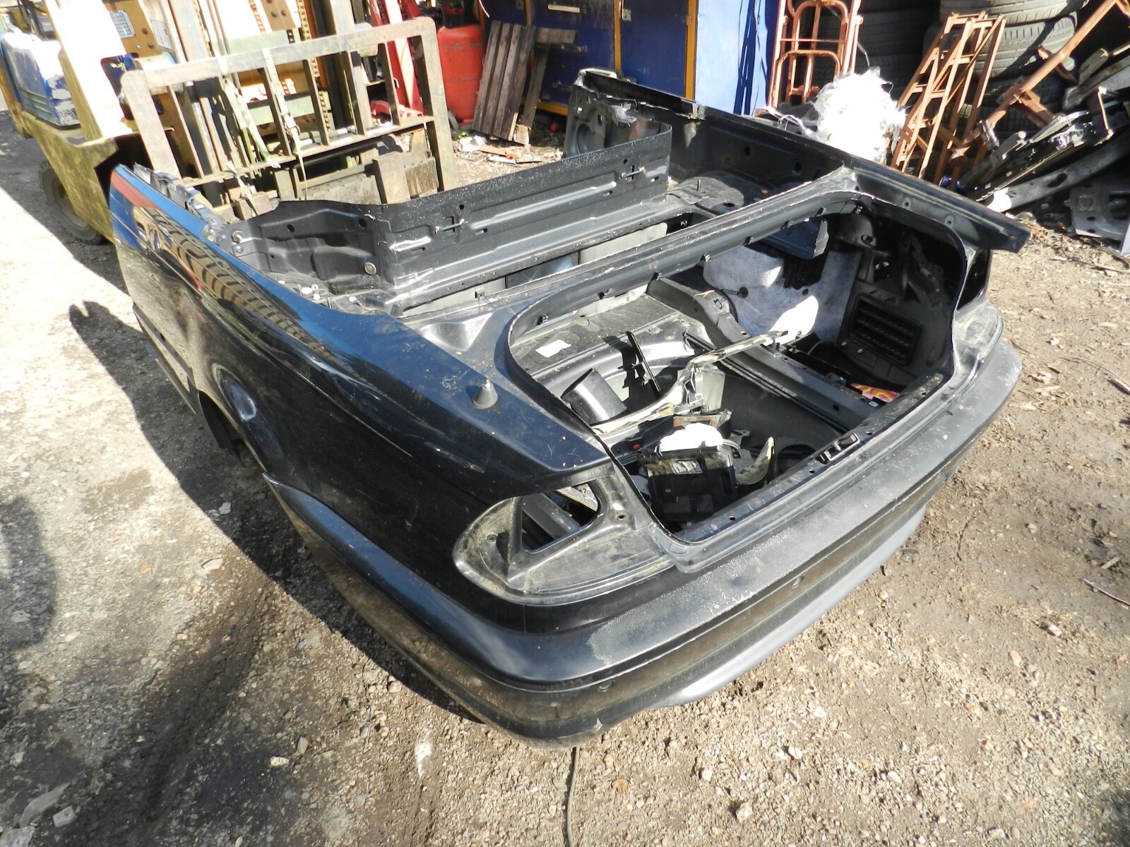 143. 2003 BMW 318Ci E46 CONVERTIBLE. REAR END CUT QUARTER PANELS, PAINT BAD - Image 13