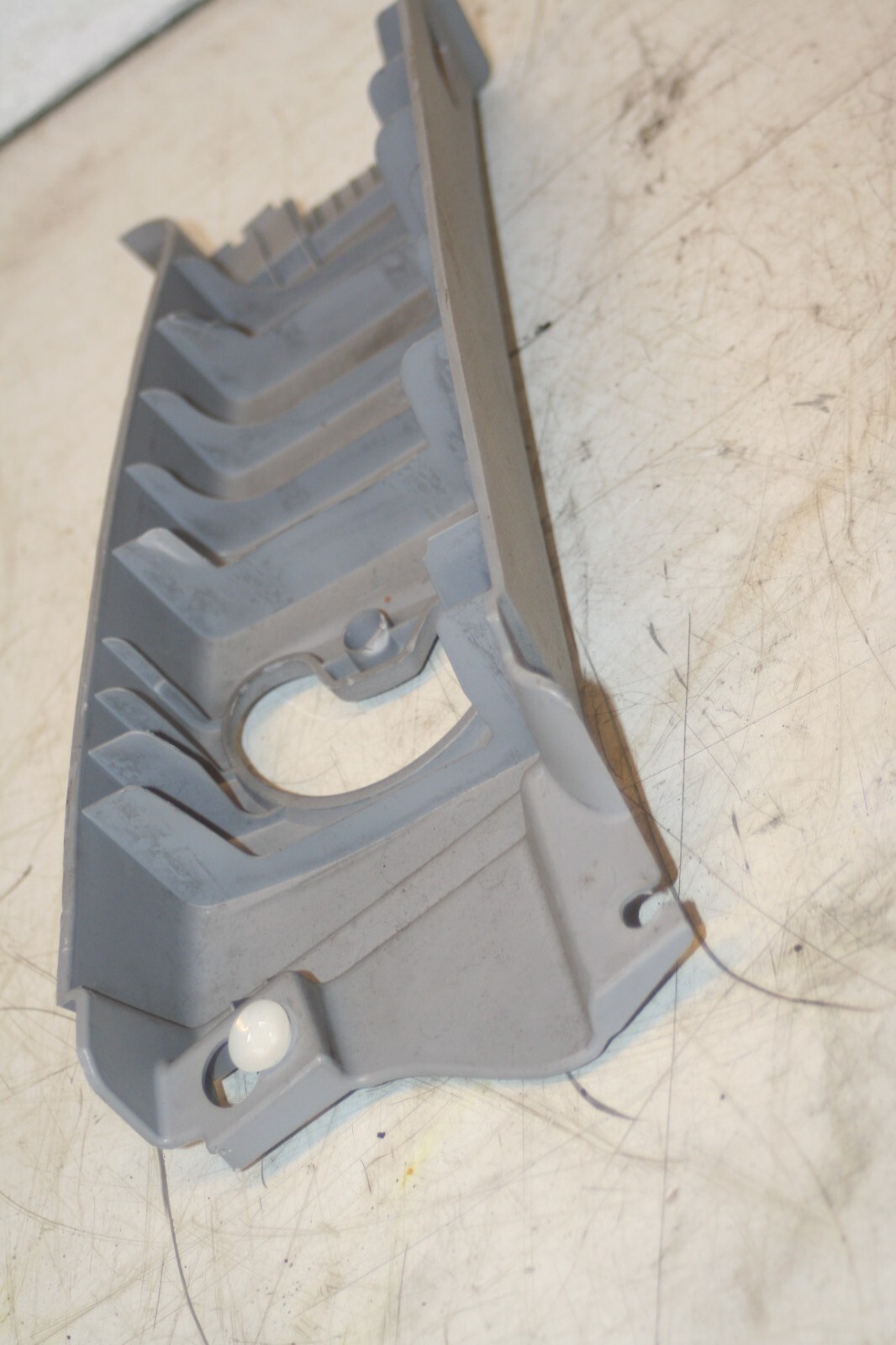(95) 2010 BMW 1 SERIES E82. PASSENGER SIDE B PILLAR TRIM 2996103 - Image 3