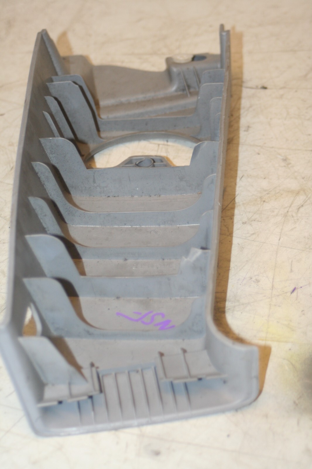(95) 2010 BMW 1 SERIES E82. PASSENGER SIDE B PILLAR TRIM 2996103 - Image 4