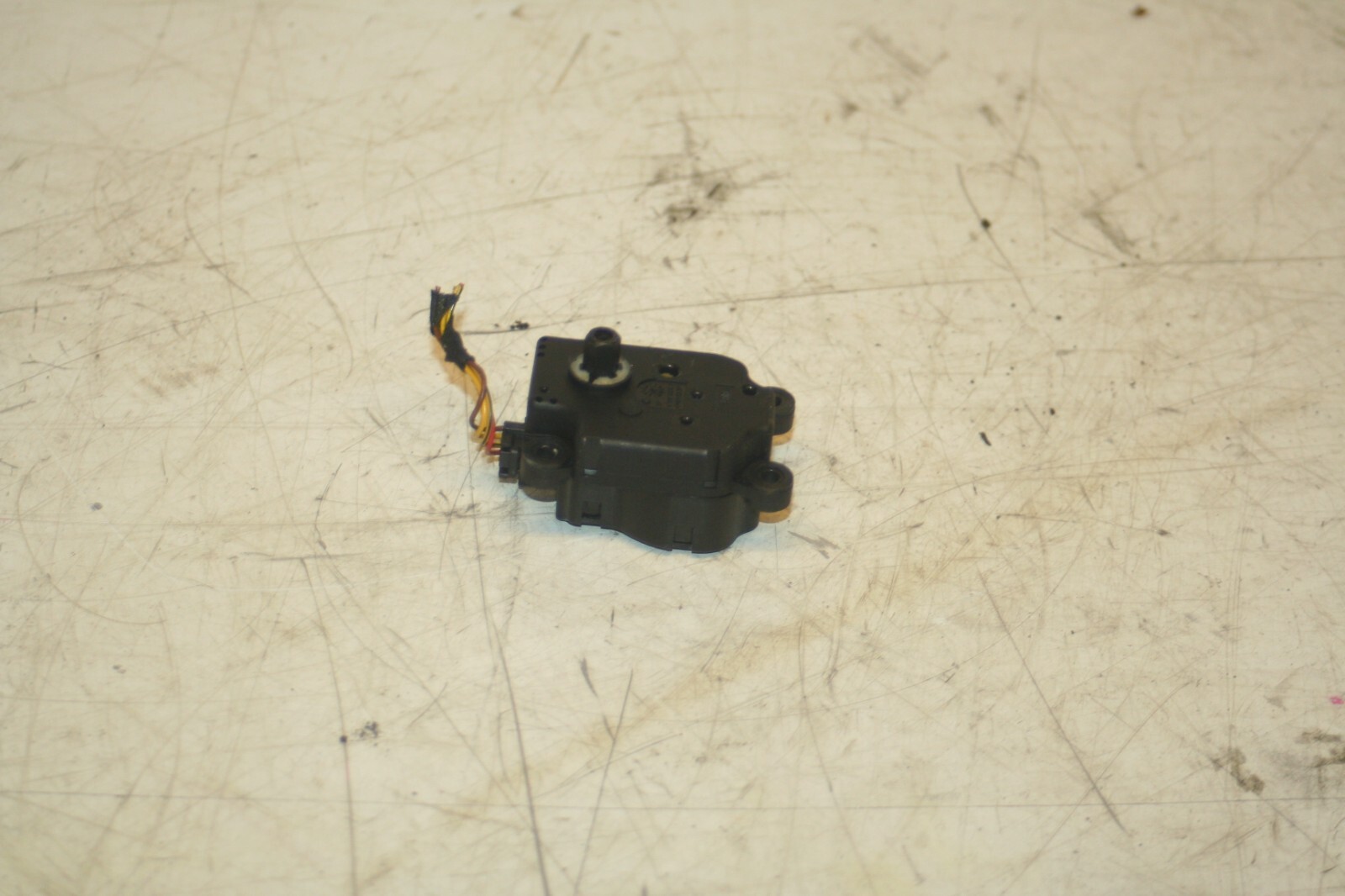 (95) 2010 BMW 1 SERIES E82. 113930 HEATER CONTROL FLAP MOTOR - Image 3