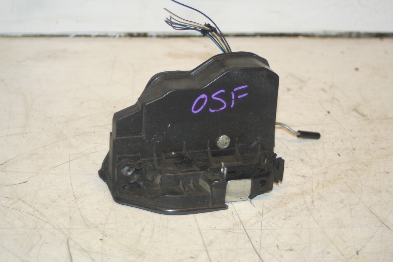 (95) 2010 BMW 1 SERIES E82. DRIVER SIDE FRONT DOOR LOCK MECHANISM MOTOR