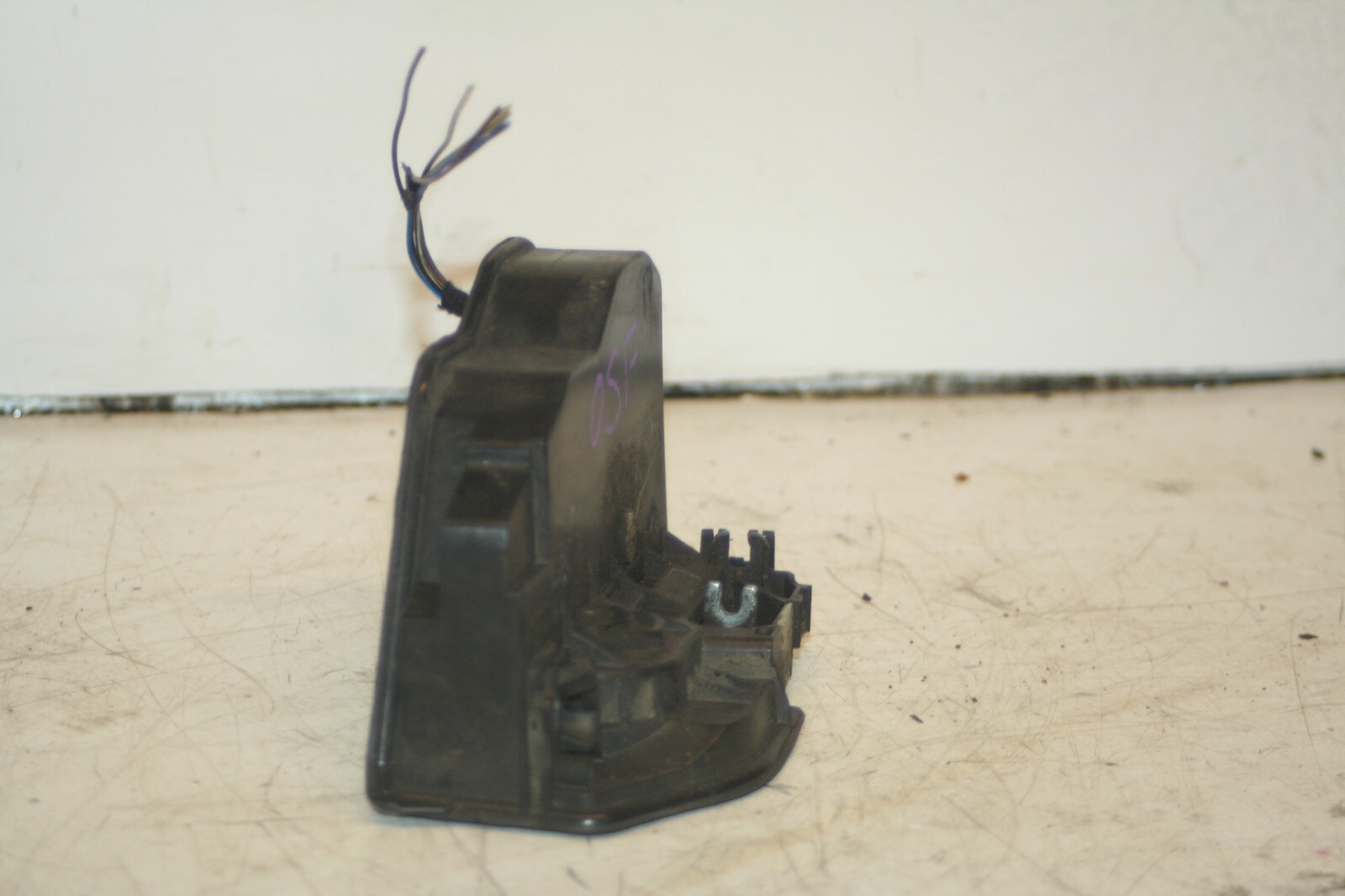 (95) 2010 BMW 1 SERIES E82. DRIVER SIDE FRONT DOOR LOCK MECHANISM MOTOR - Image 2
