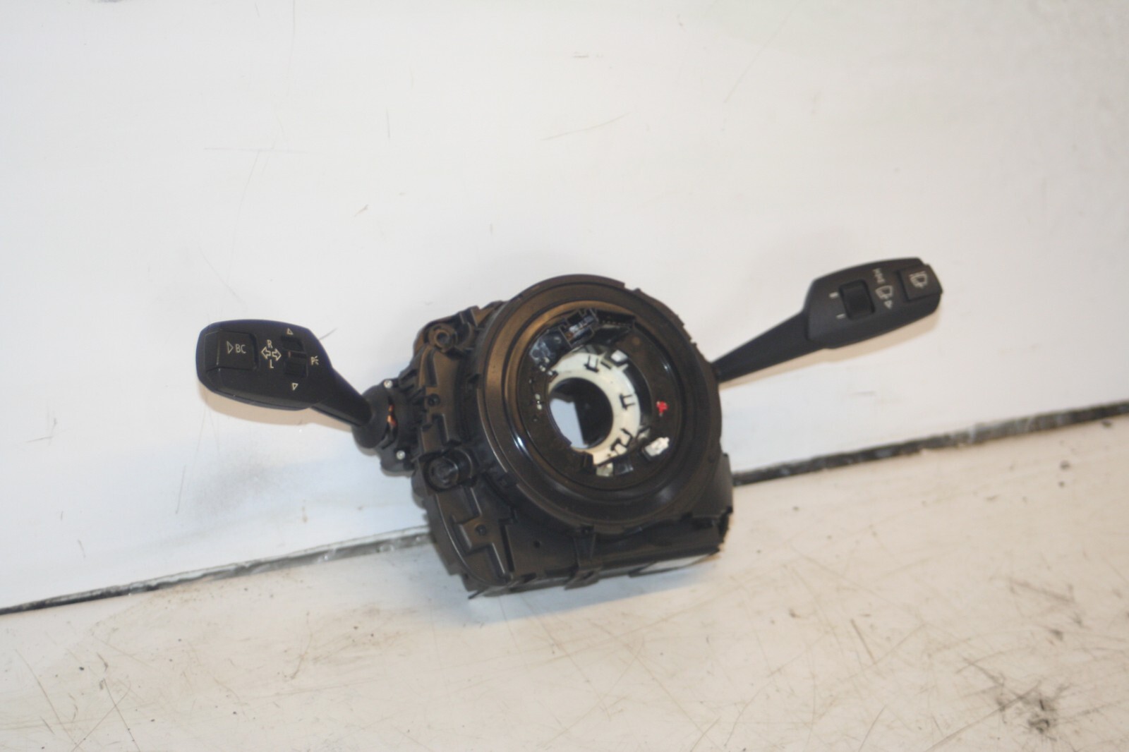 (95) 2010 BMW 1 SERIES E82. SQUIB CLOCK RING STALKS - Image 2