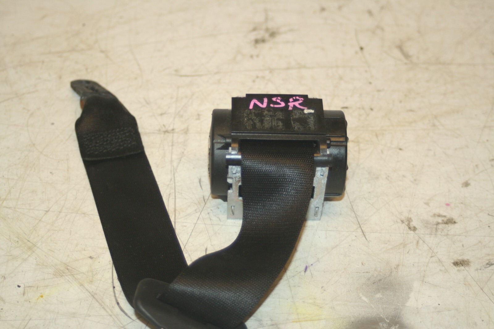 (95) 2010 BMW 1 SERIES E82. PASSENGER SIDE REAR SEAT BELT
