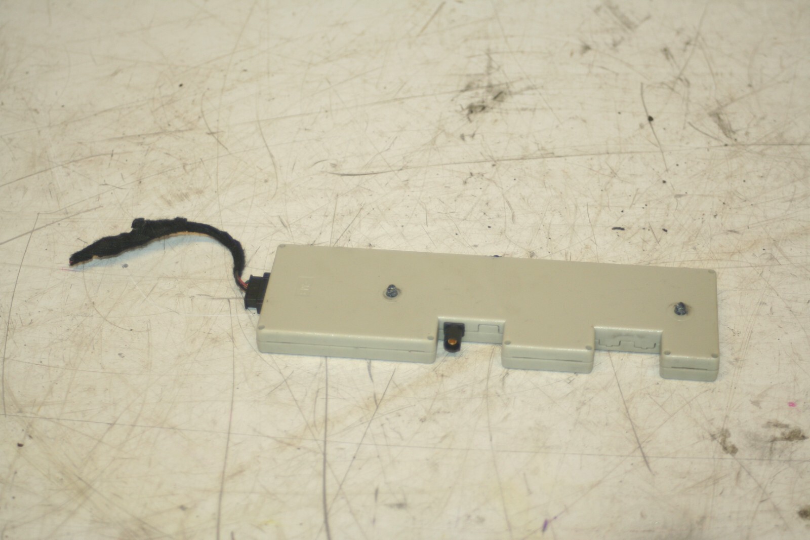 (95) 2010 BMW 1 SERIES E82. 9187658 AERIAL ANTENNA AMLPLIFIES SIGNAL MODULE