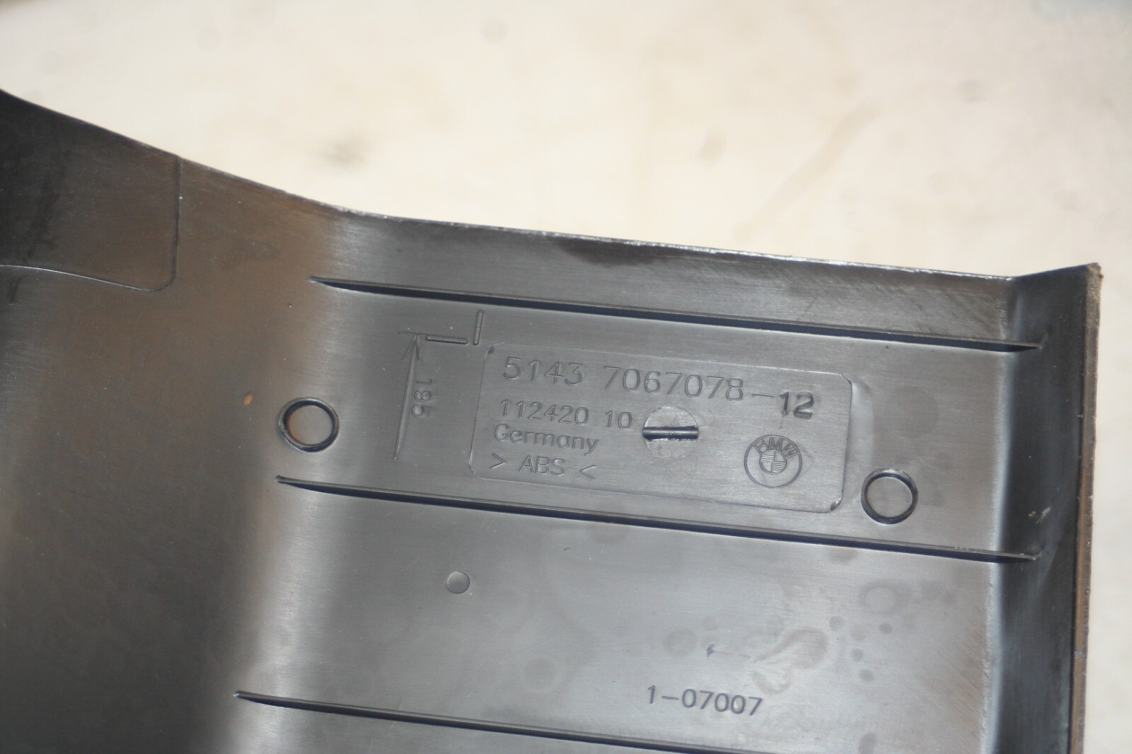 (95) 2010 BMW 1 SERIES E82. SILL TRIM END LOWER A PILLAR 7067078 - Image 6