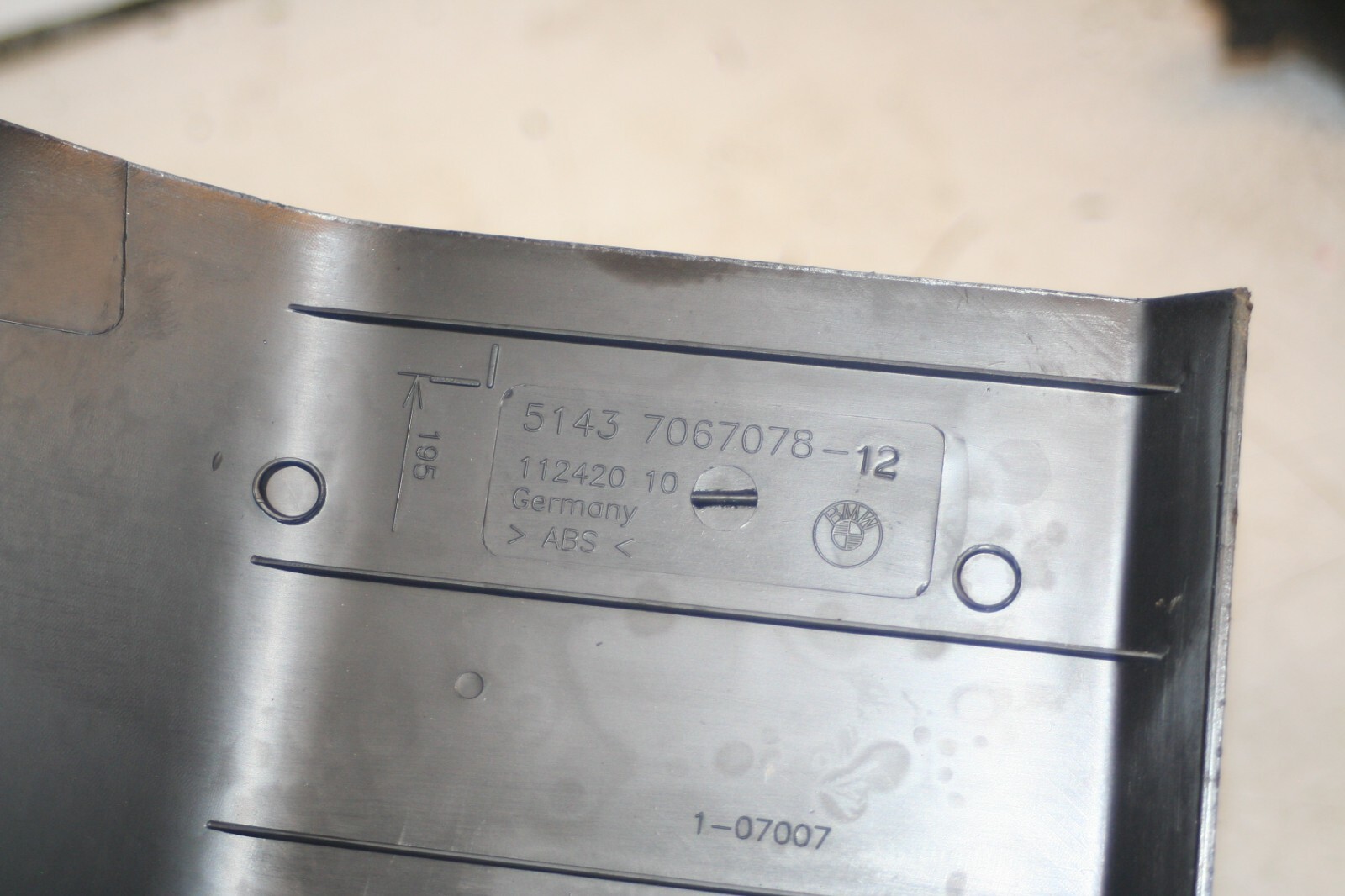 (95) 2010 BMW 1 SERIES E82. SILL TRIM END LOWER A PILLAR 7067078 - Image 7
