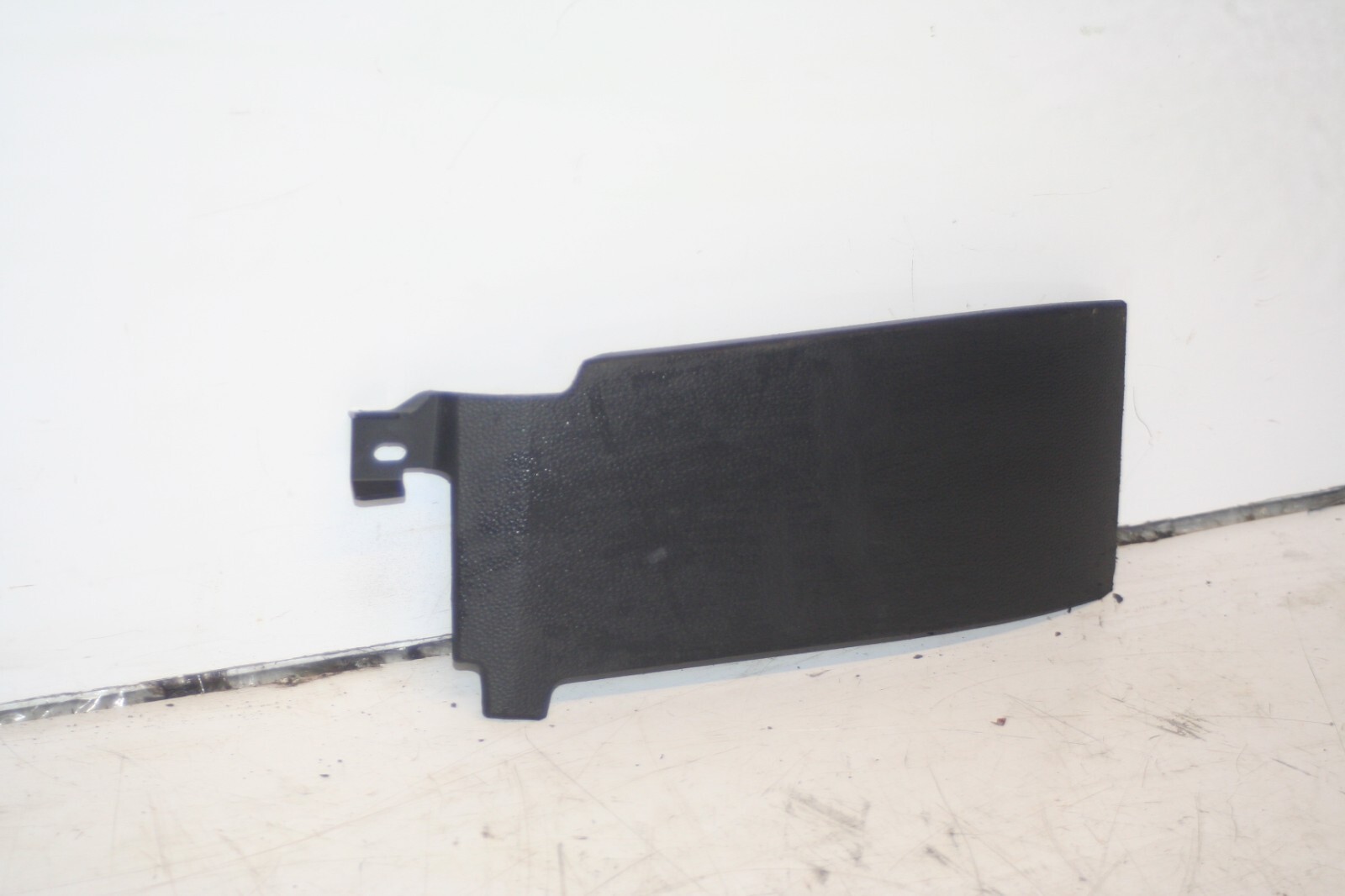 (95) 2010 BMW 1 SERIES E82. 6969554 GLOVE BOX OUTER COVER TRIM - Image 2