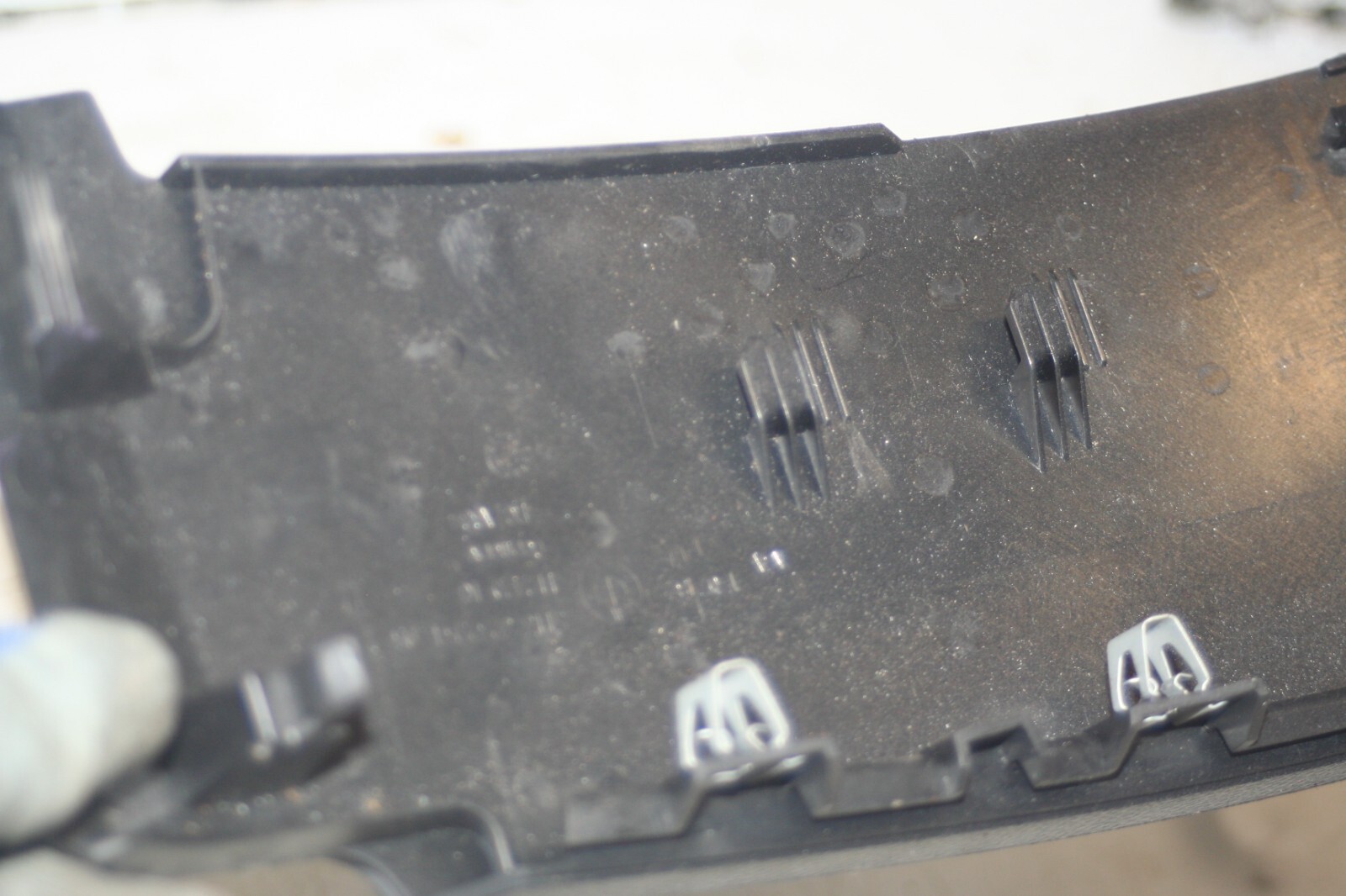 (95) 2010 BMW 1 SERIES E82. 6969554 GLOVE BOX OUTER COVER TRIM - Image 6