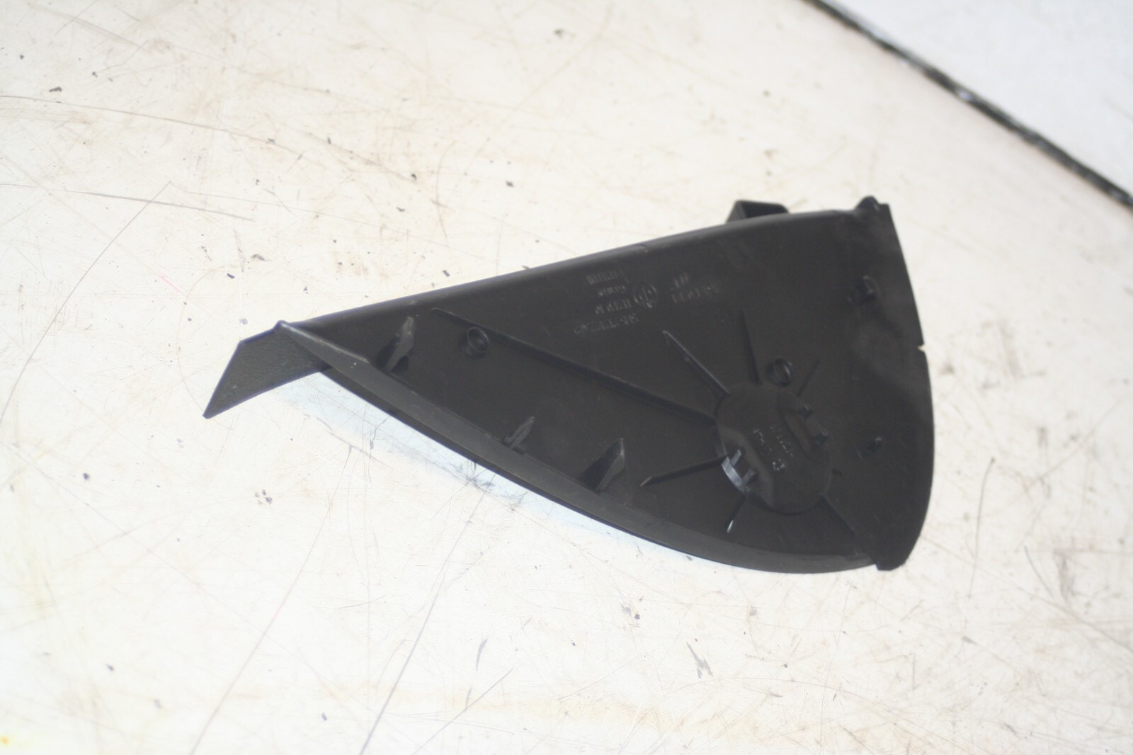 (95) 2010 BMW 1 SERIES E82. DASHBOARD END TRIM - Image 3