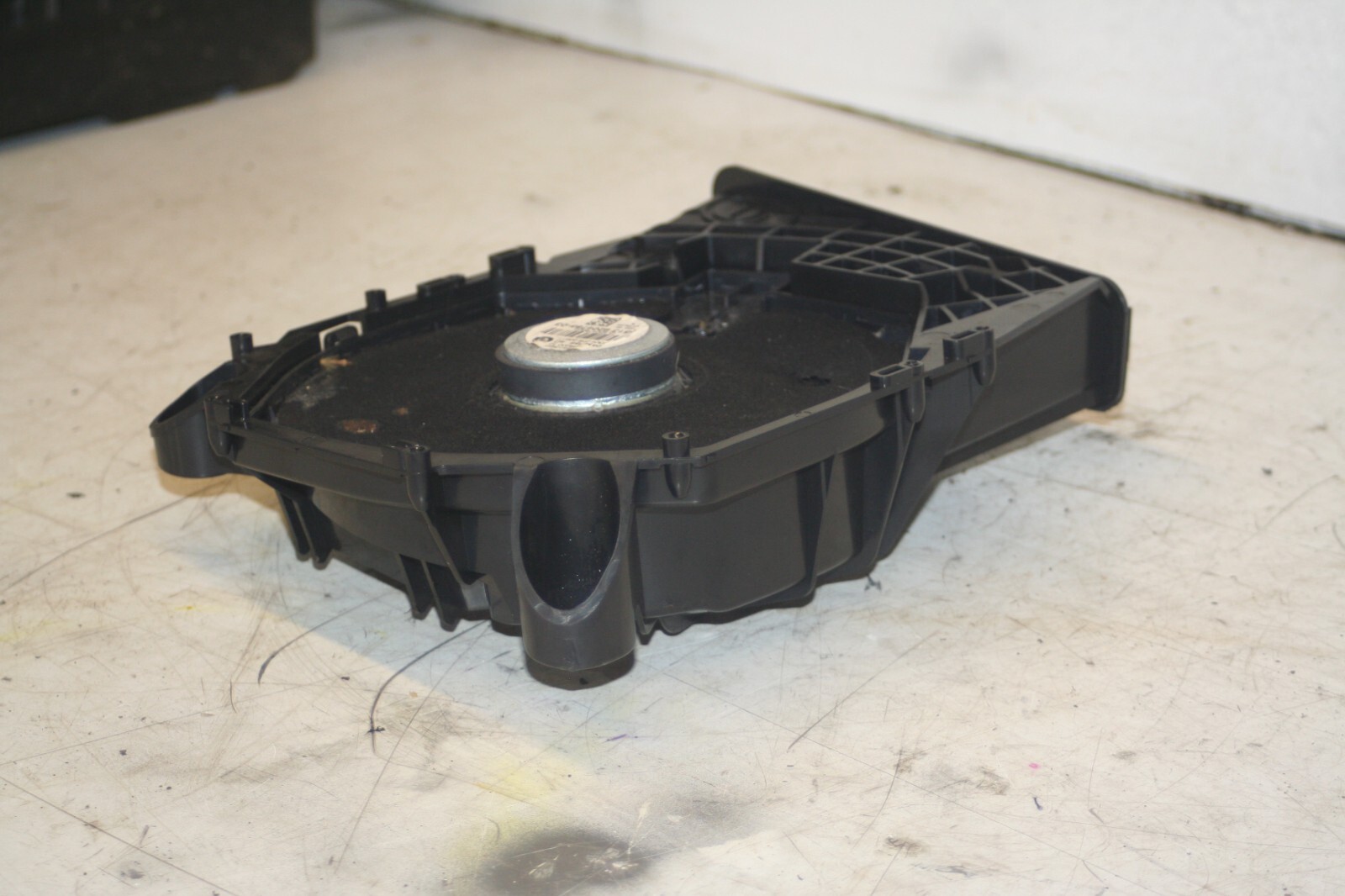 (95) 2010 BMW 1 SERIES E82. PASSENGER SIDE FRONT SEAT SPEAKER SUBWOOFER - Image 2