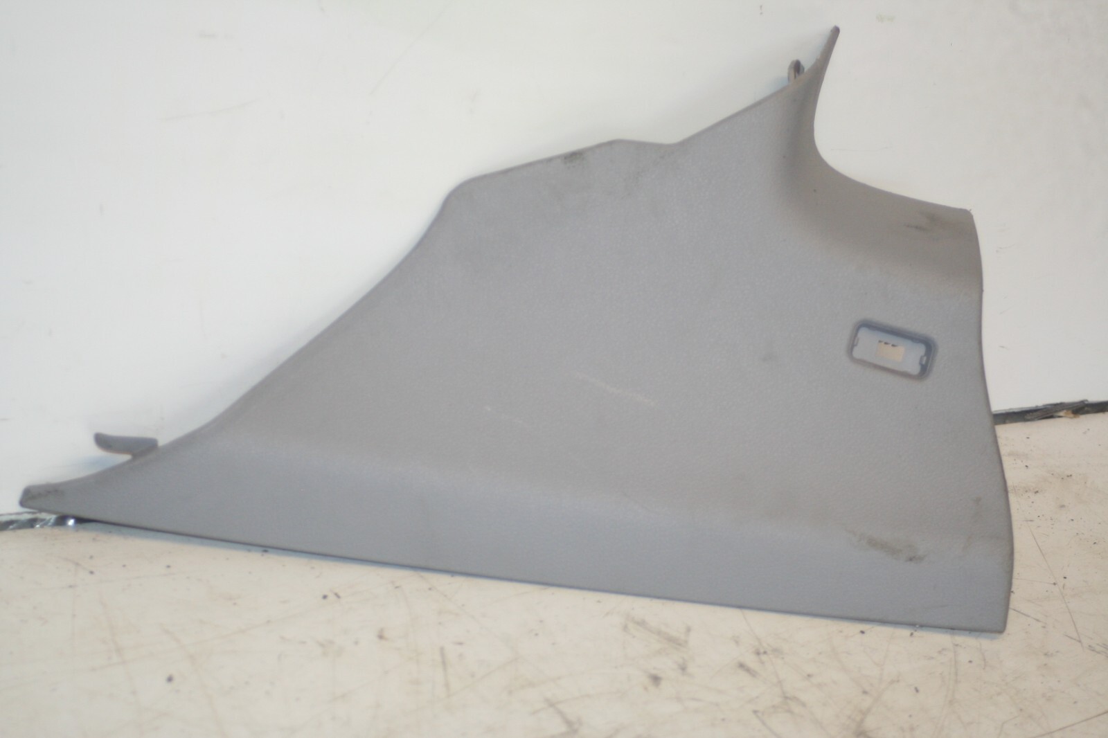 (95) 2010 BMW 1 SERIES E82. DRIVER SIDE REAR TRIM 2996106 C PILLAR - Image 2