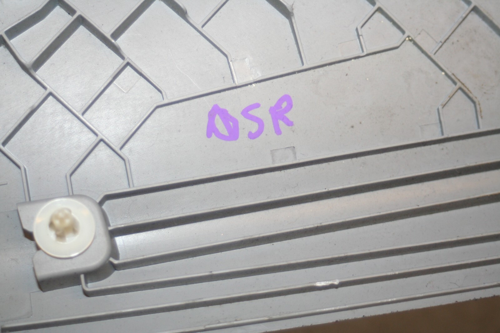 (95) 2010 BMW 1 SERIES E82. DRIVER SIDE REAR TRIM 2996106 C PILLAR - Image 4