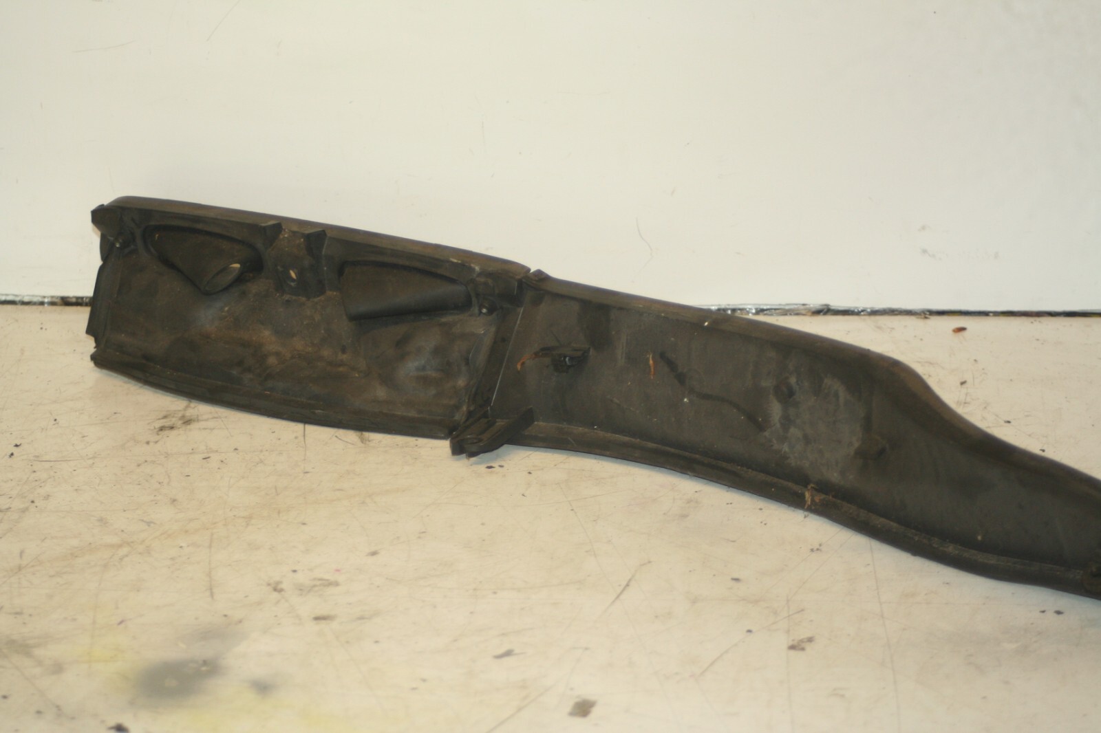 (95) 2010 BMW 1 SERIES E82. 9175860 HEATER SCUTTLE PANEL COVER TRIM