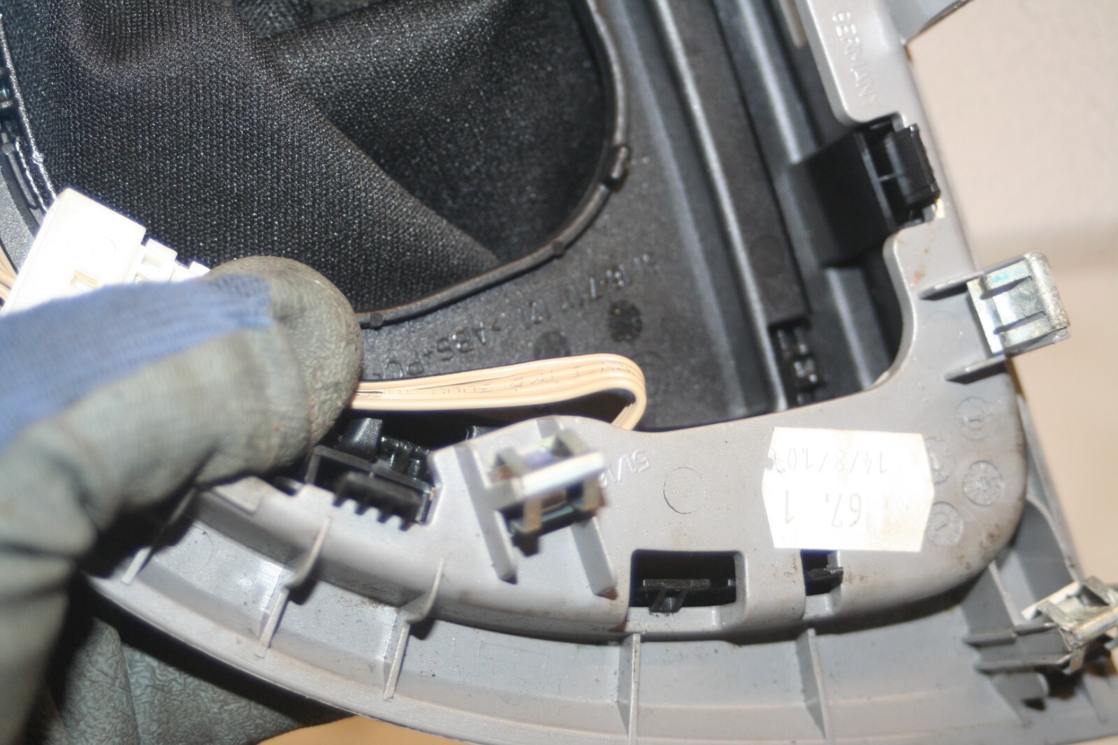 (95) 2010 BMW 1 SERIES E82. GEAR AUTOMATIC SURROUND GATOR TRIM GEAR KNOB - Image 4
