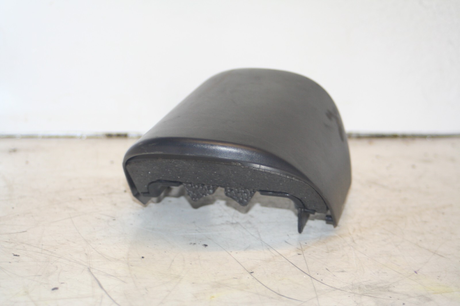 (95) 2010 BMW 1 SERIES E82. STEERING COWLING LOWER - Image 2