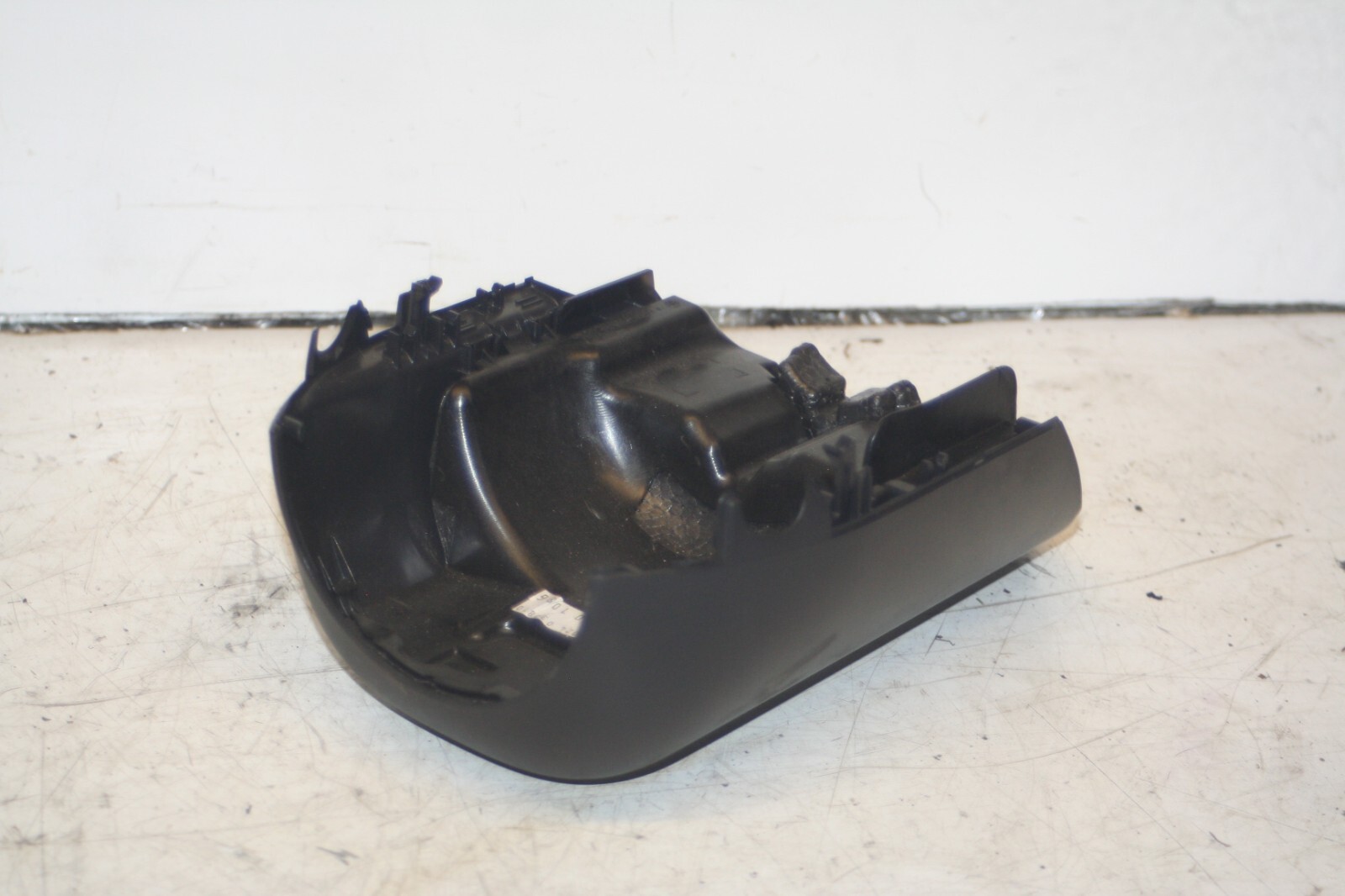 (95) 2010 BMW 1 SERIES E82. STEERING COWLING LOWER - Image 4