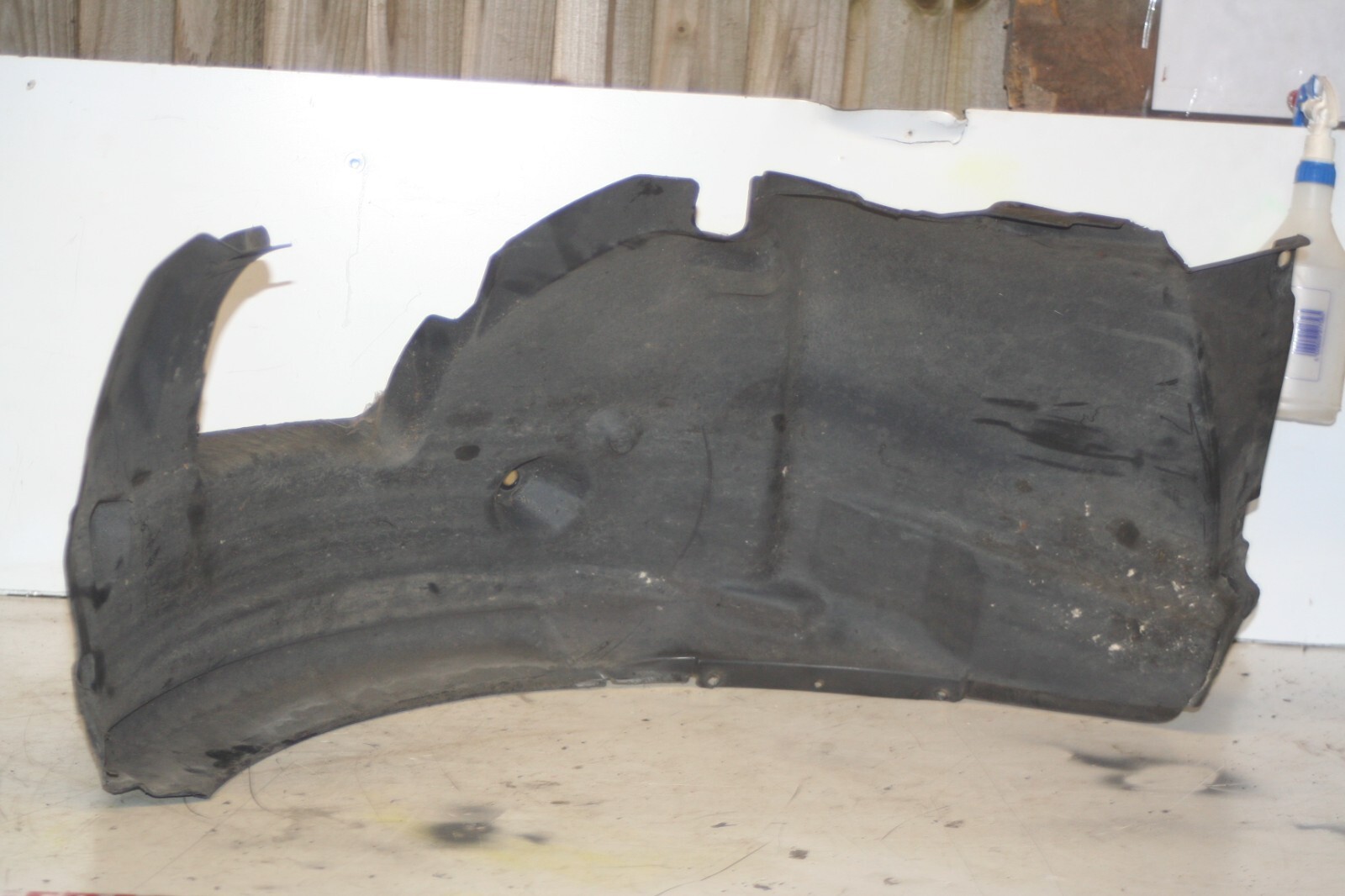 (95) 2010 BMW 1 SERIES E82. MUD FLAP INNER ARCH TRIM COVER