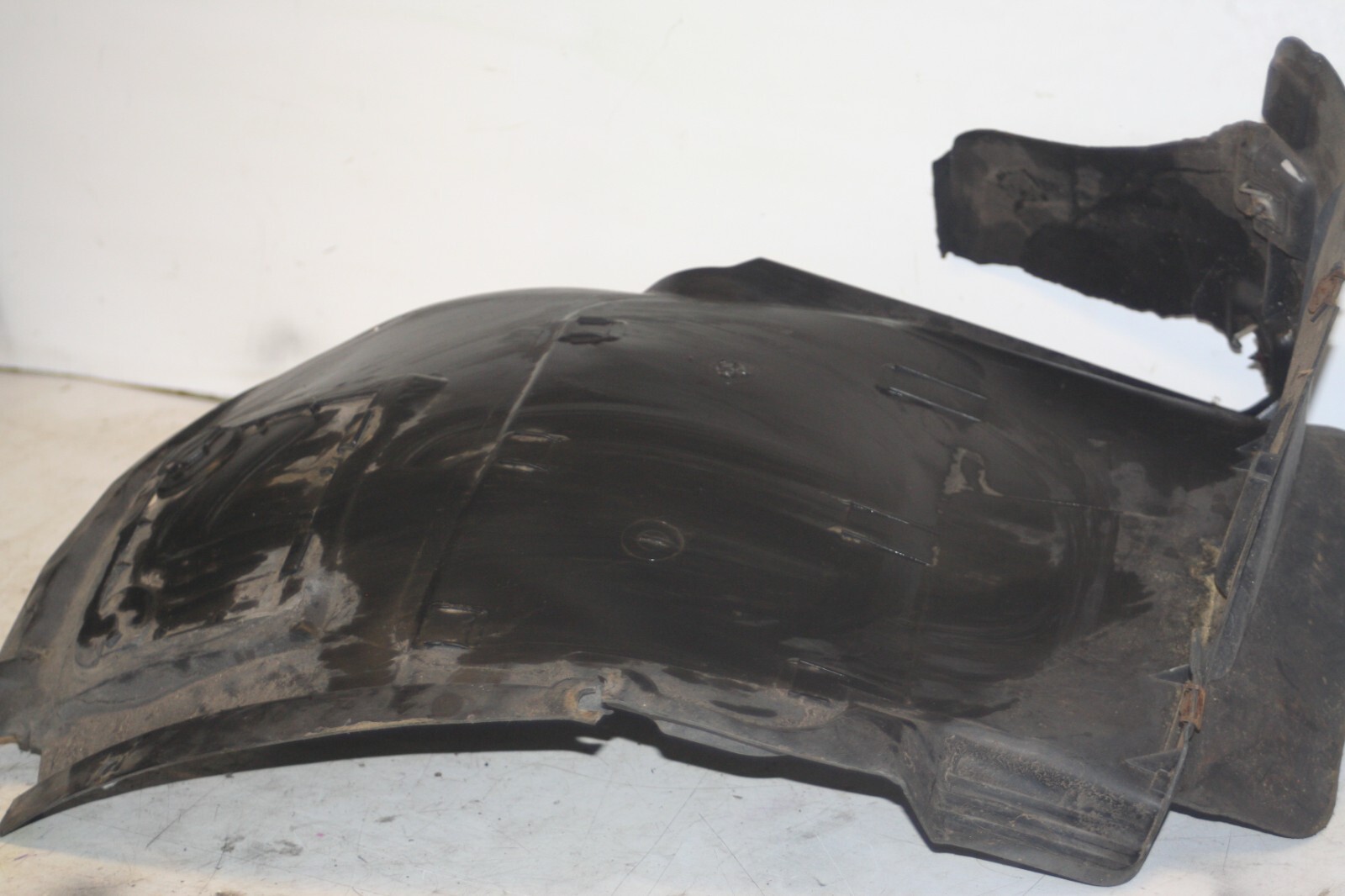 (95) 2010 BMW 1 SERIES E82. MUD FLAP INNER ARCH TRIM COVER - Image 2