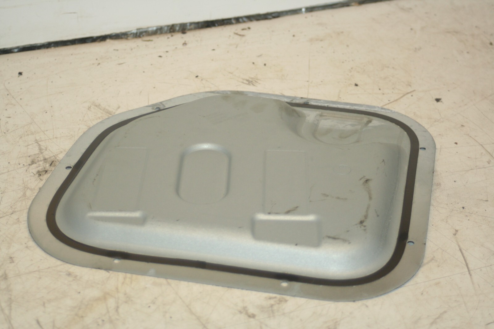 (95) 2010 BMW 1 SERIES E82. PASSENGER SIDE REAR DOOR CARD COVER PLATE PANEL - Image 3
