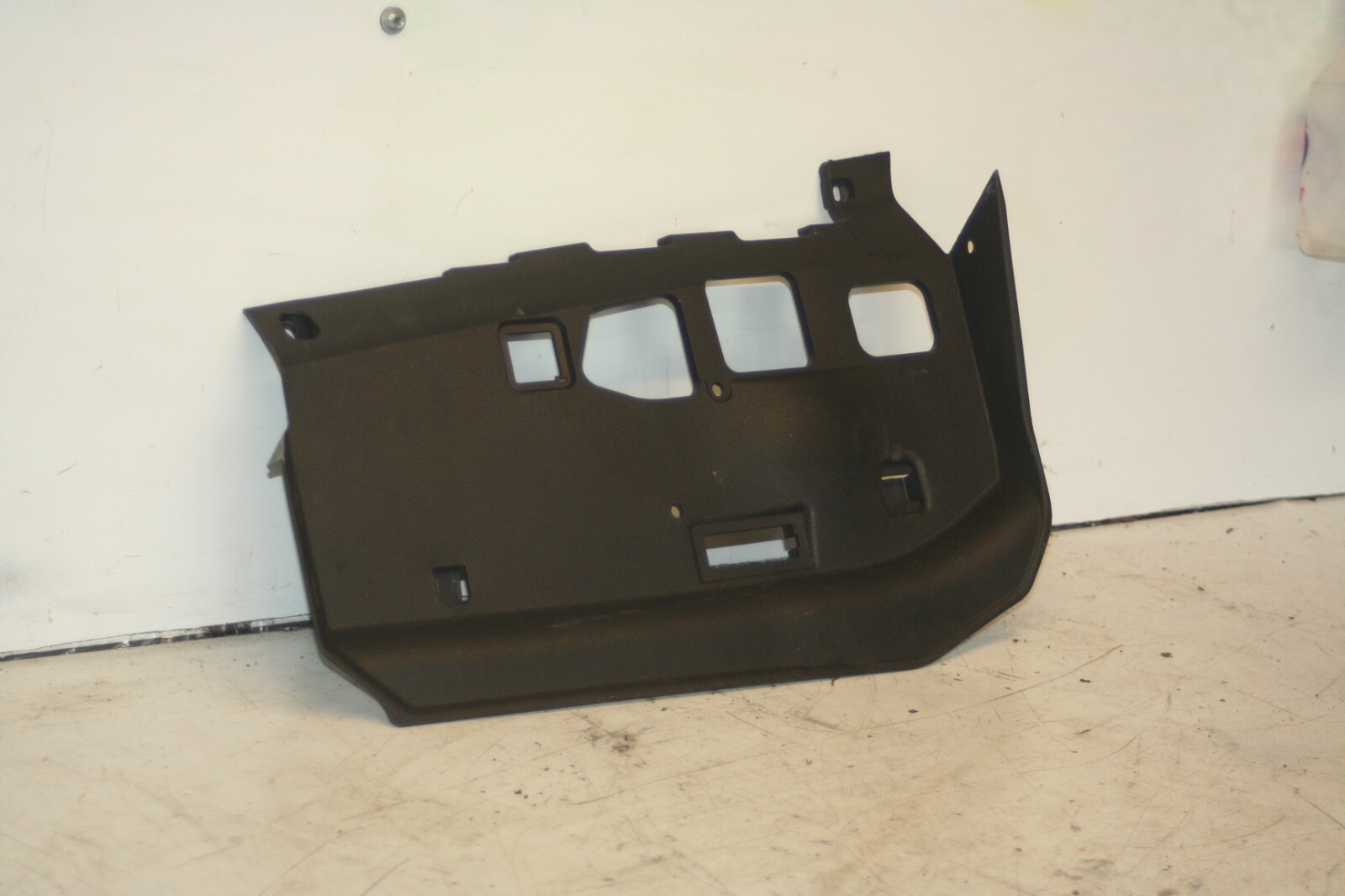 (95) 2010 BMW 1 SERIES E82. DASH BOARD LOWER TRIM 6969532 - Image 2