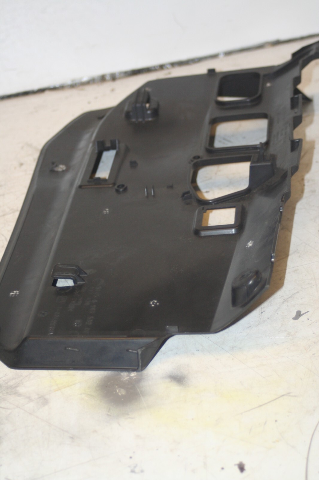 (95) 2010 BMW 1 SERIES E82. DASH BOARD LOWER TRIM 6969532 - Image 3