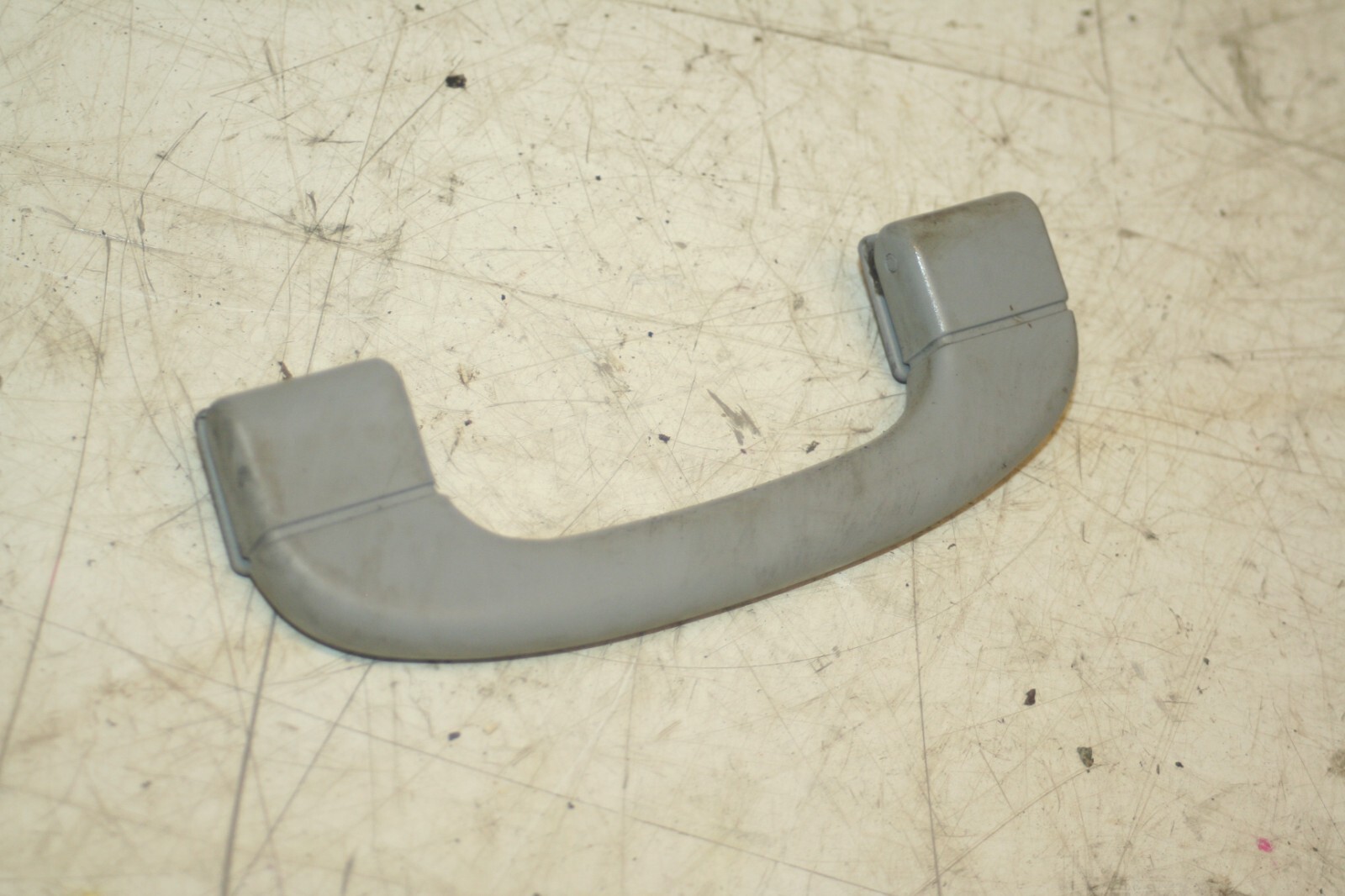 (95) 2010 BMW 1 SERIES E82. DRIVER SIDE GRAB HANDLE - Image 2