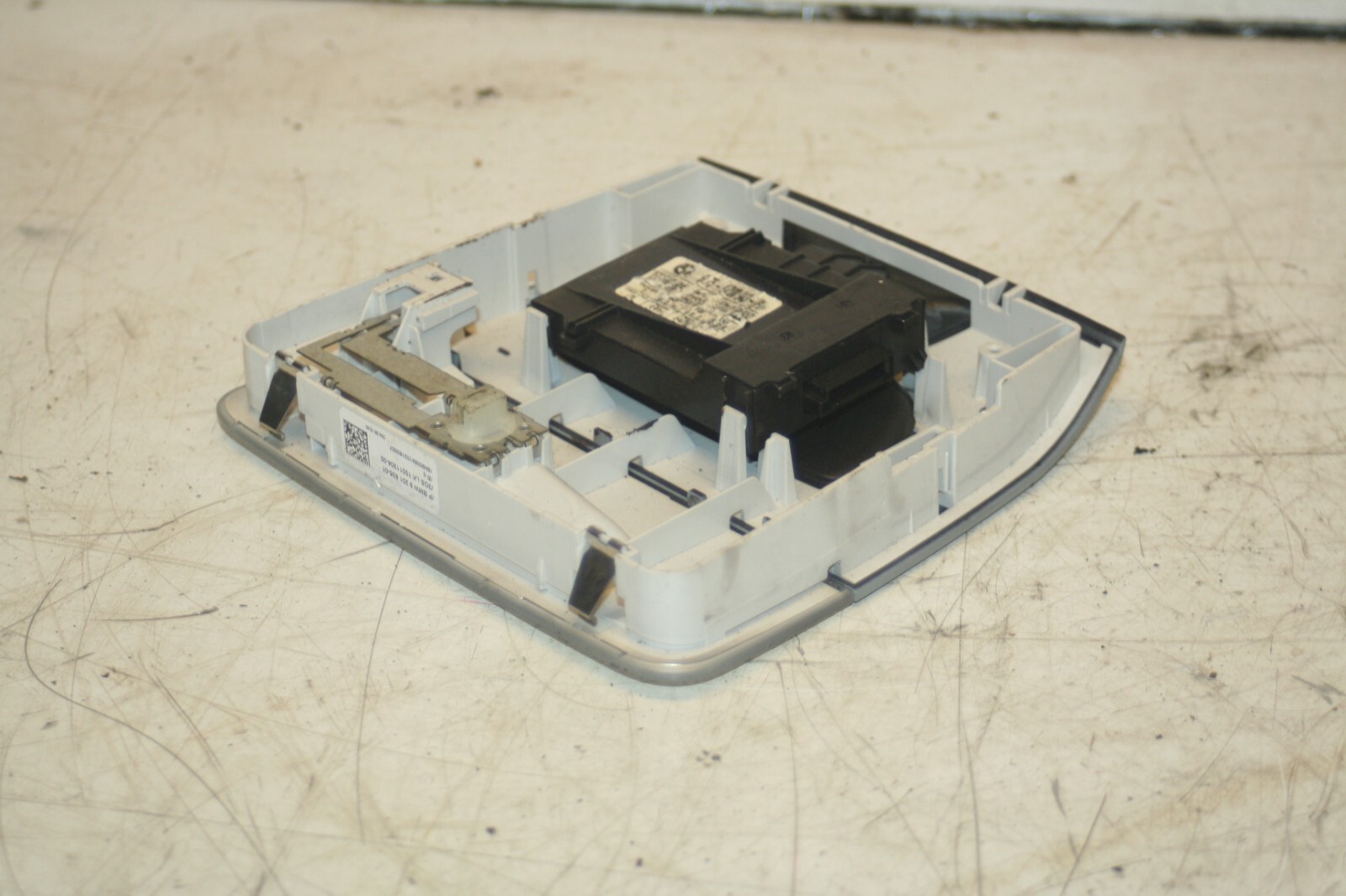 (95) 2010 BMW 1 SERIES E82. INTERIOR LIGHT AND SENSOR - Image 3