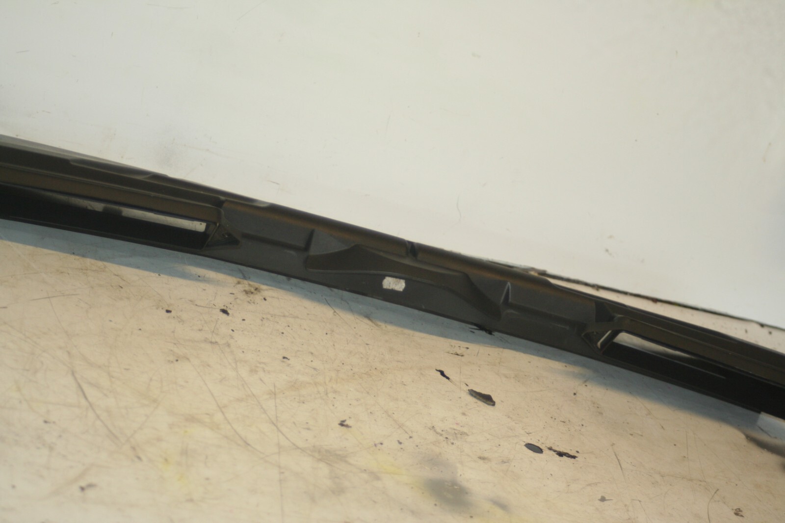 (95) 2010 BMW 1 SERIES E82. POLLEN FILTER HOUSING TRIM 987498