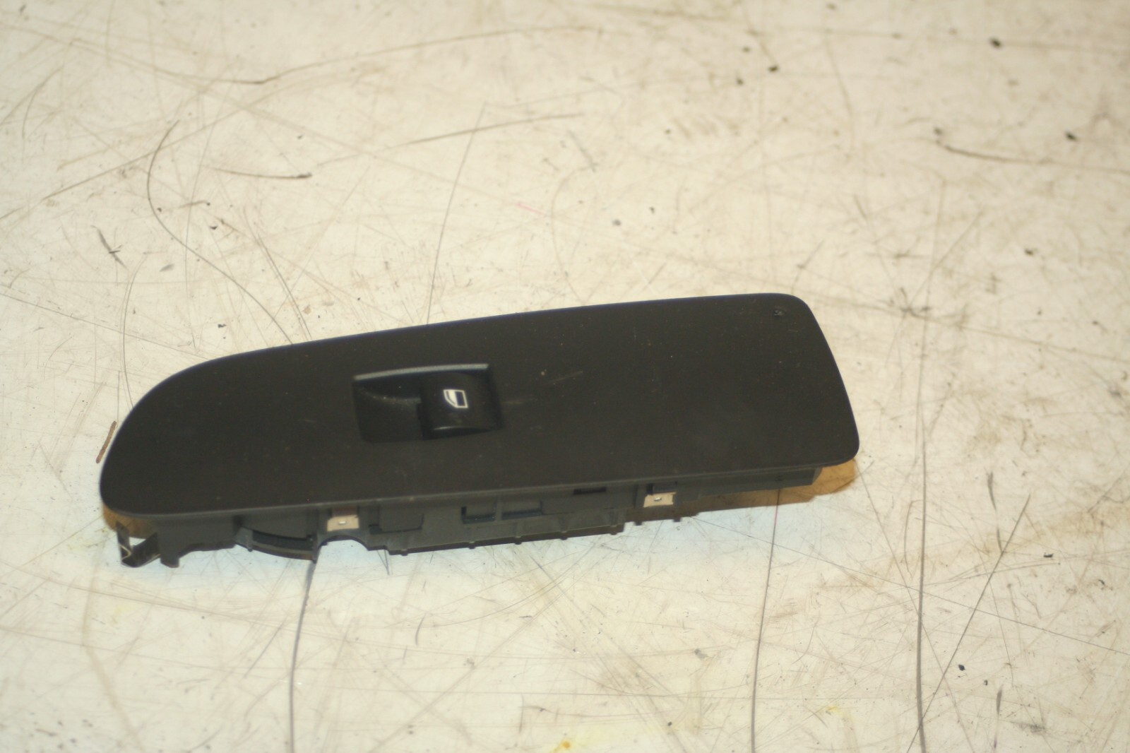 (95) 2010 BMW 1 SERIES E82. WINDOW SWITCH