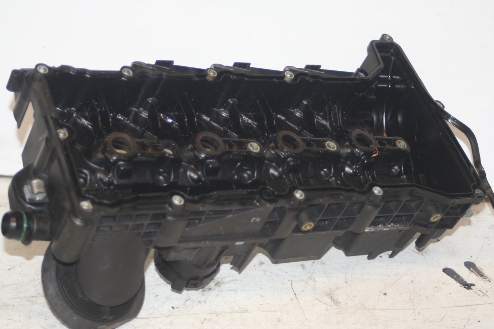 (95) 2010 BMW 1 SERIES E82. ENGINE ROCKER COVER VALVE CAM COVER - Image 3