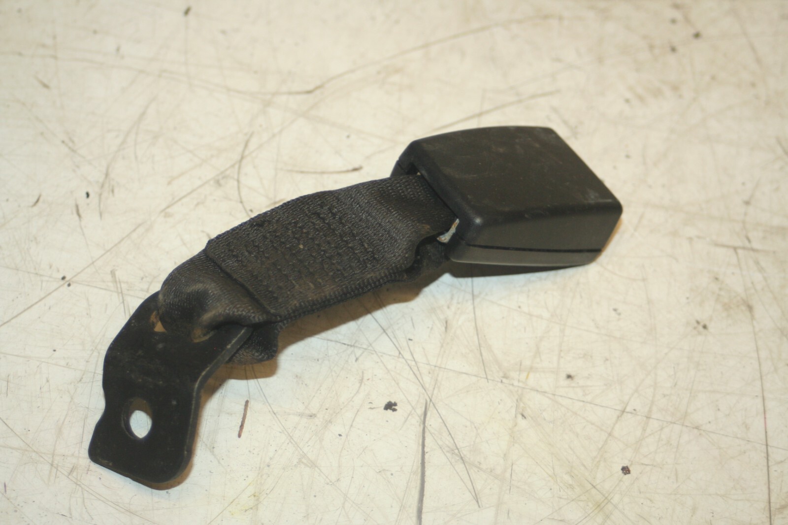 (95) 2010 BMW 1 SERIES E82. SEAT BELT BUCKLE CLIP