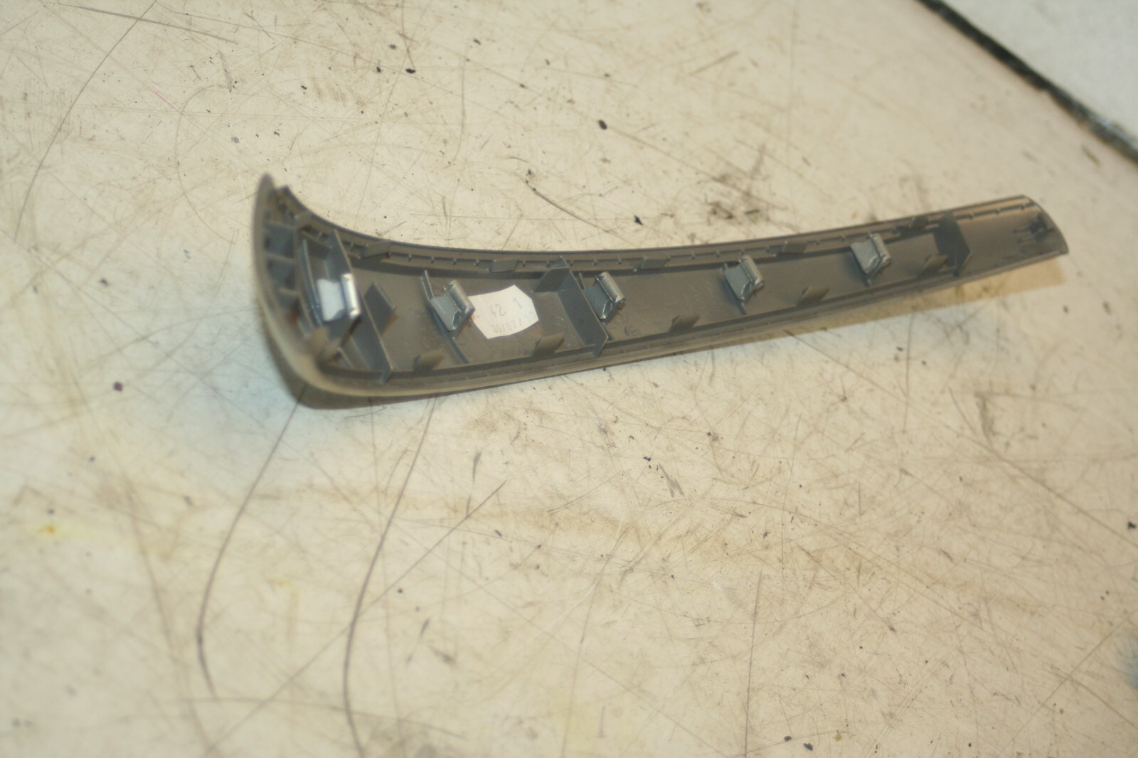 (95) 2010 BMW 1 SERIES E82. DOOR CARD HANDLE TRIM SILVER - Image 3