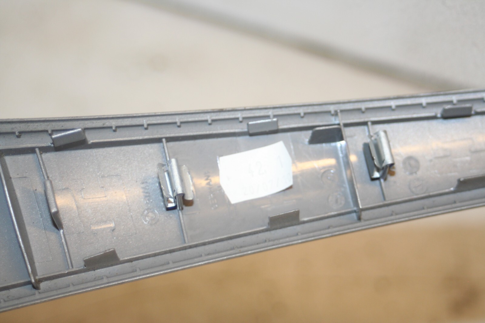 (95) 2010 BMW 1 SERIES E82. DOOR CARD HANDLE TRIM SILVER - Image 5