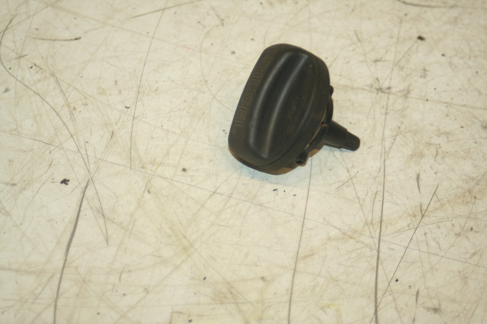 (95) 2010 BMW 1 SERIES E82. FUEL CAP