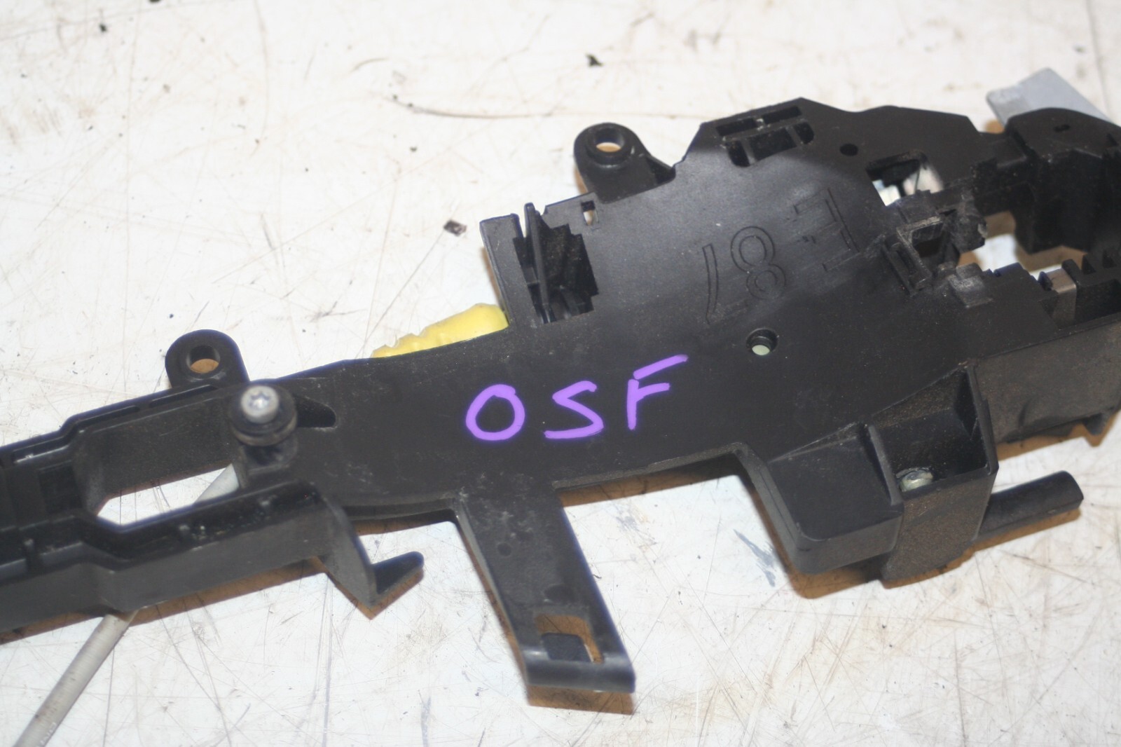 (95) 2010 BMW 1 SERIES E82. DRIVER SIDE FRONT OUTER DOOR HANDLE FRAME - Image 2