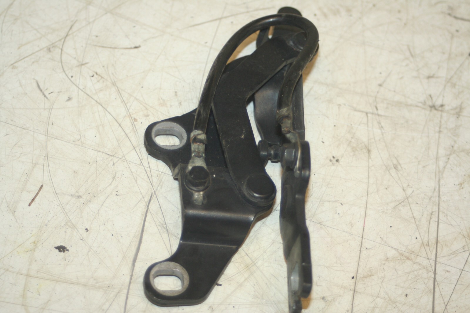 (95) 2010 BMW 1 SERIES E82. BONNET HINGE - Image 3