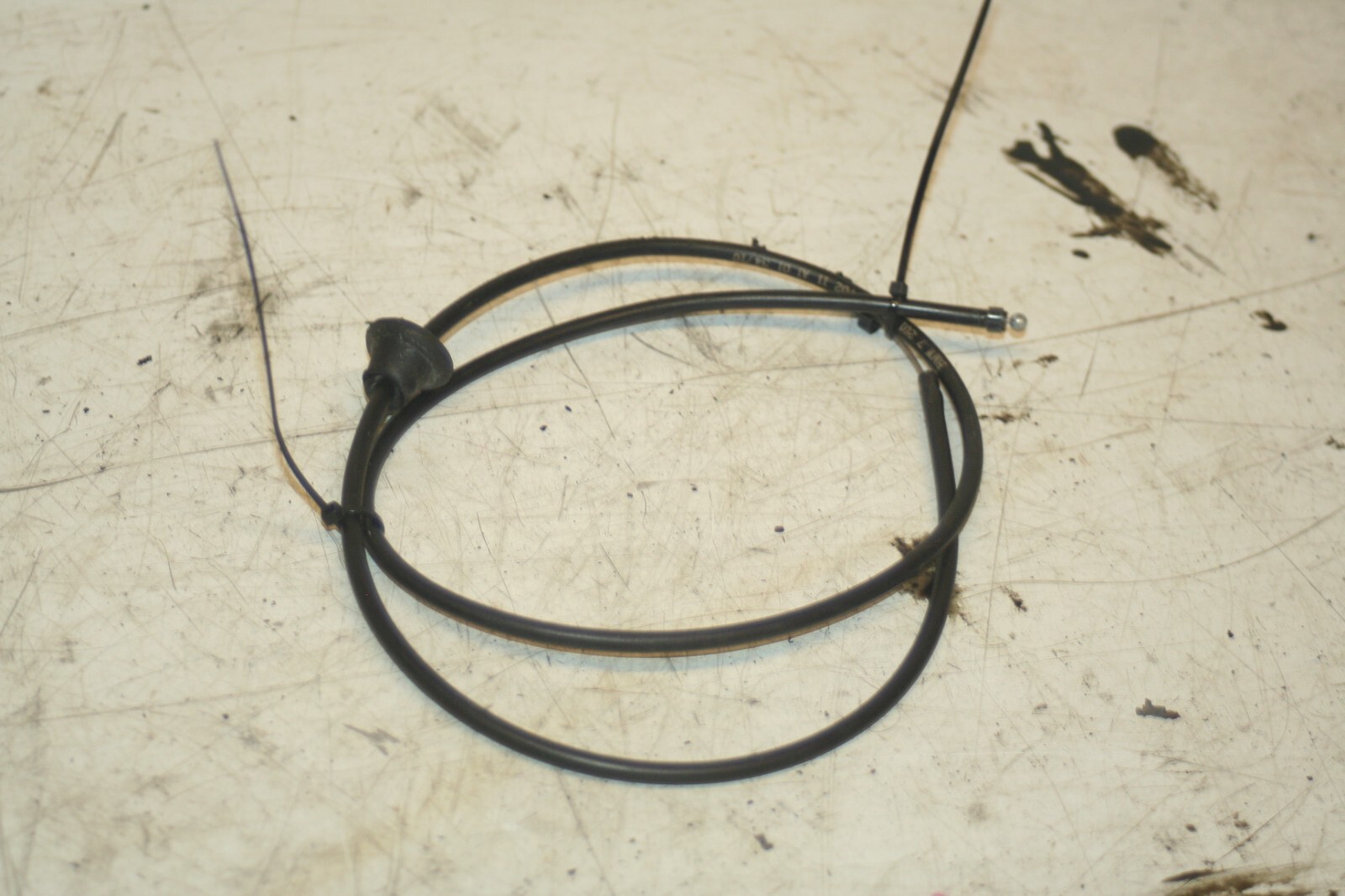 (95) 2010 BMW 1 SERIES E82. BONNET RELEASE CABLE - Image 2